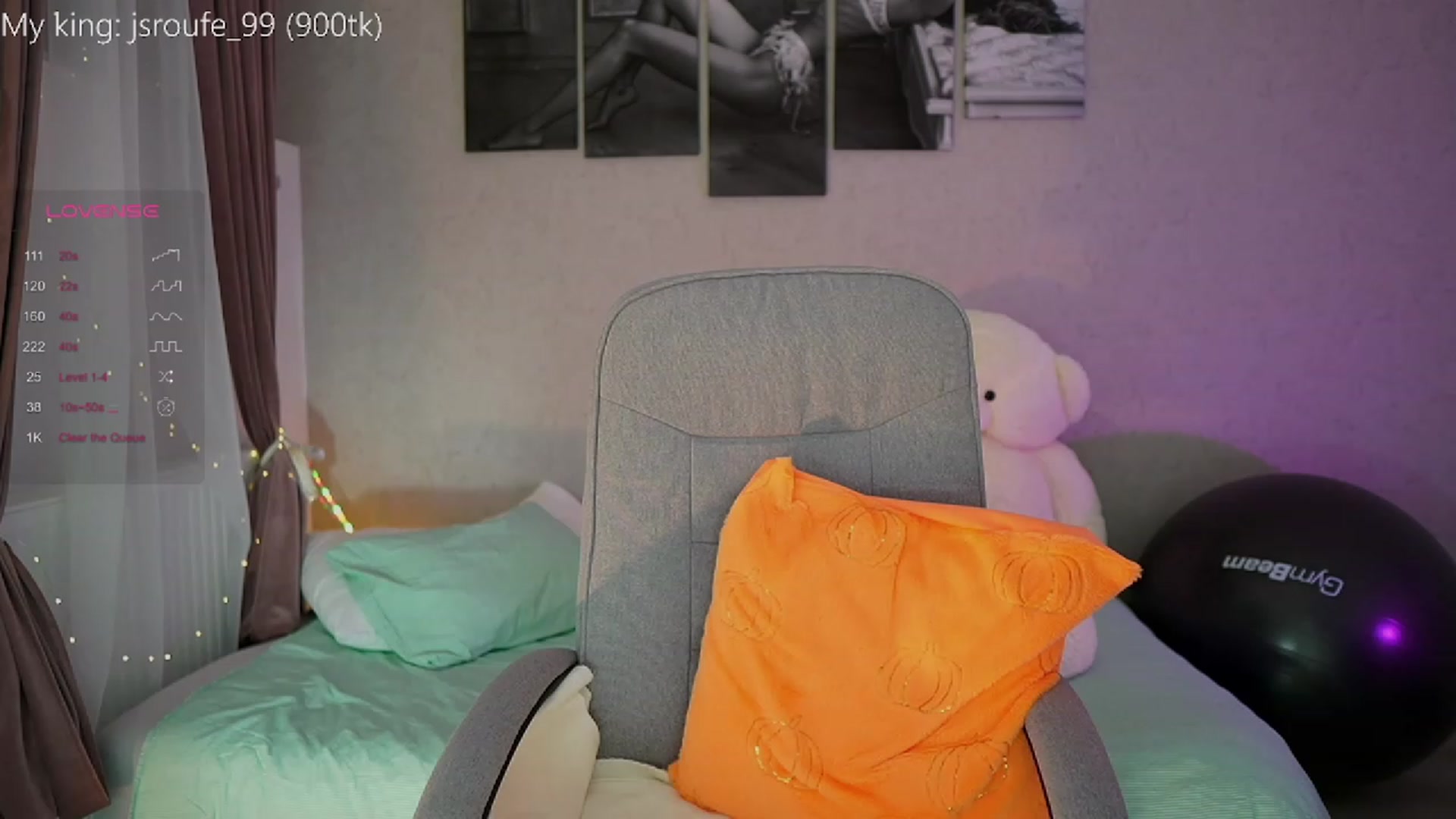 Gallery image thumbnail from RileyReid_18's myfreecams stream on, 10/20/2023, 21:25 image 3 of 20