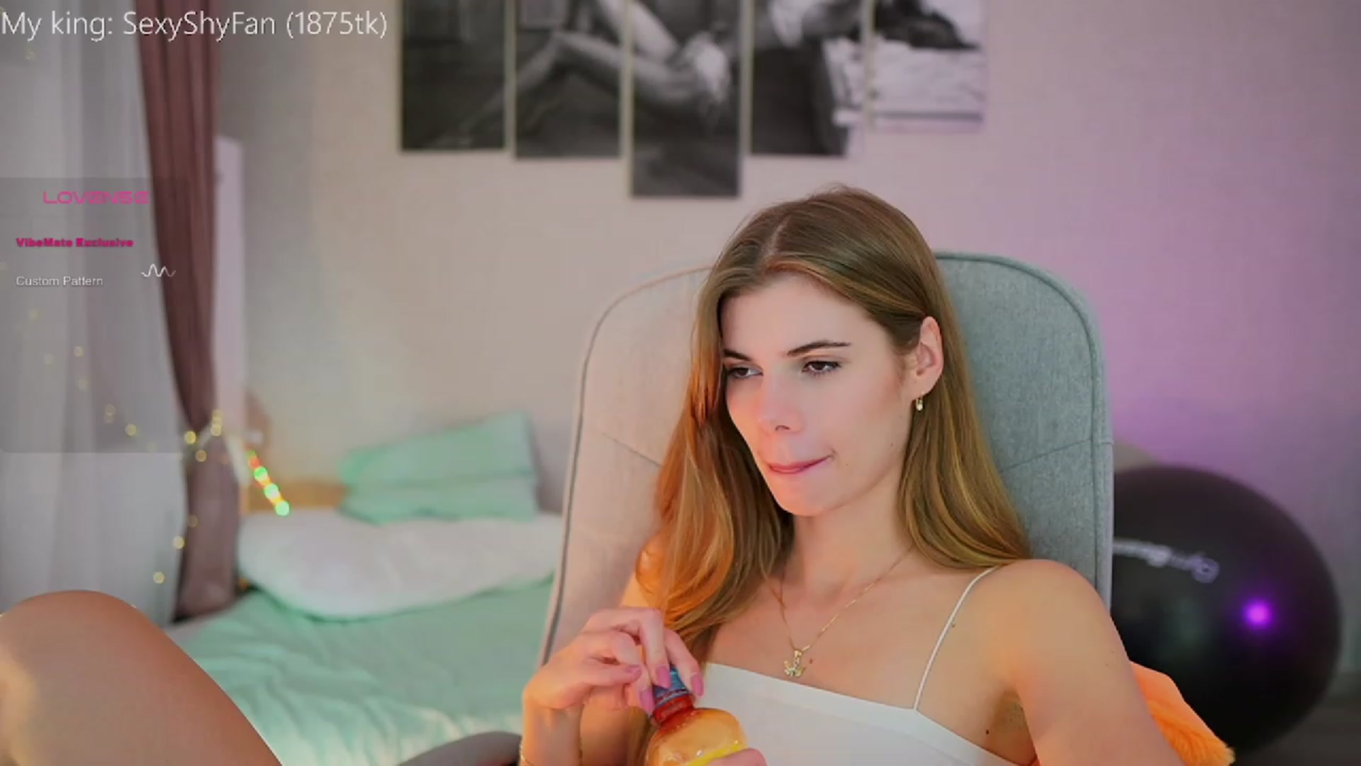 Gallery image thumbnail from RileyReid_18's myfreecams stream on, 10/20/2023, 22:52 image 10 of 20