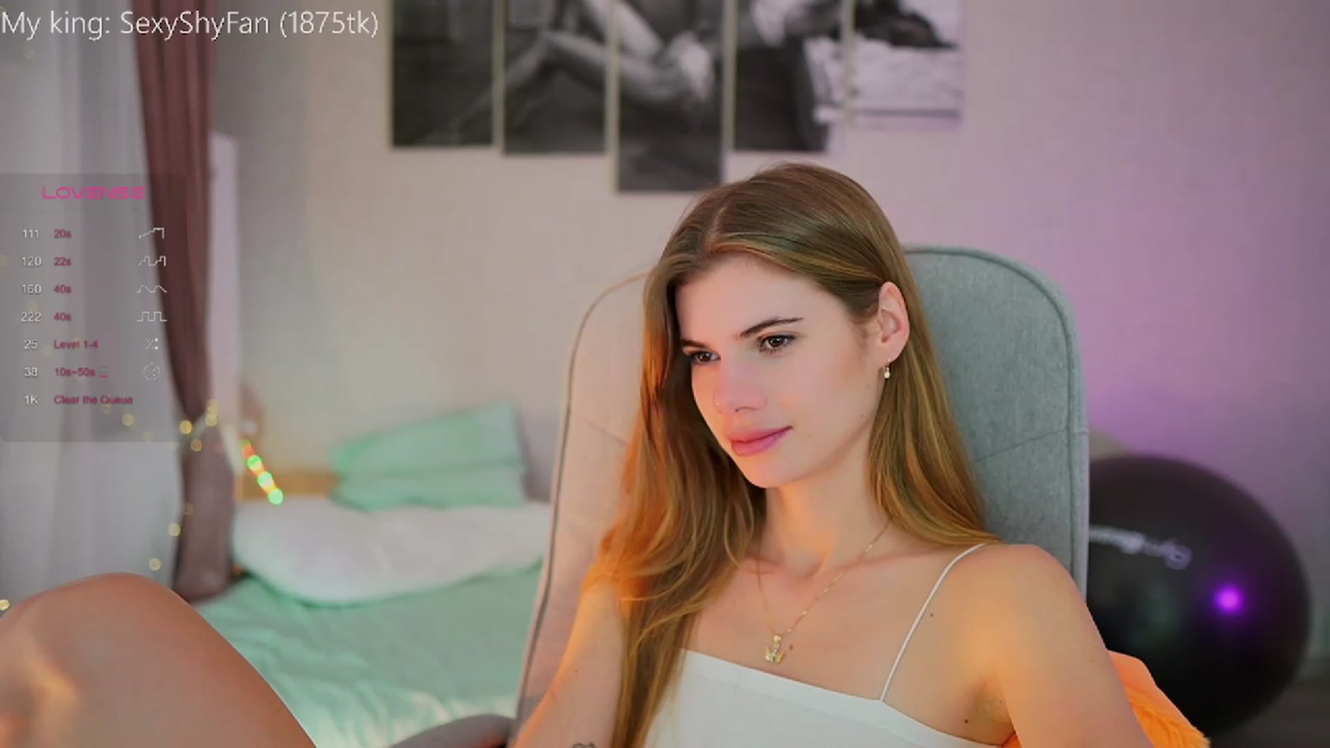 Gallery image thumbnail from RileyReid_18's myfreecams stream on, 10/20/2023, 22:52 image 8 of 20