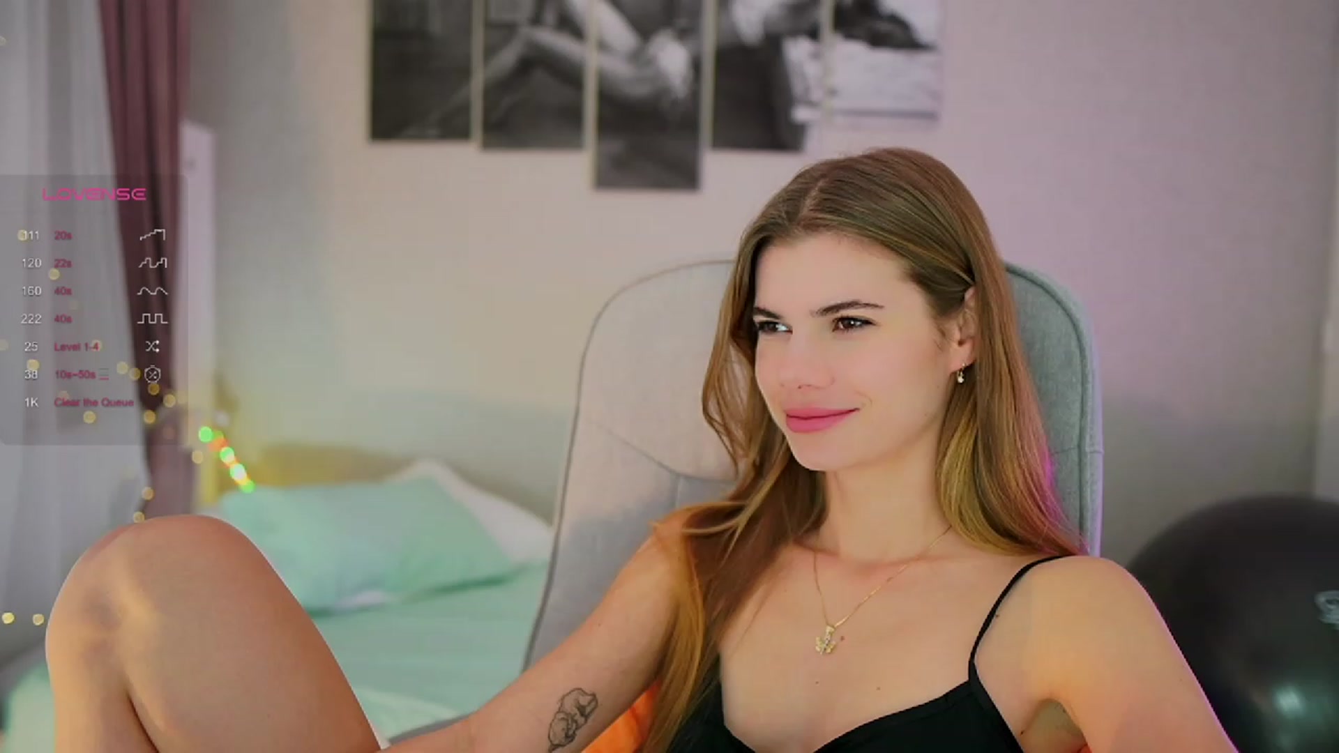 Gallery image thumbnail from RileyReid_18's myfreecams stream on, 10/21/2023, 16:32 image 1 of 20