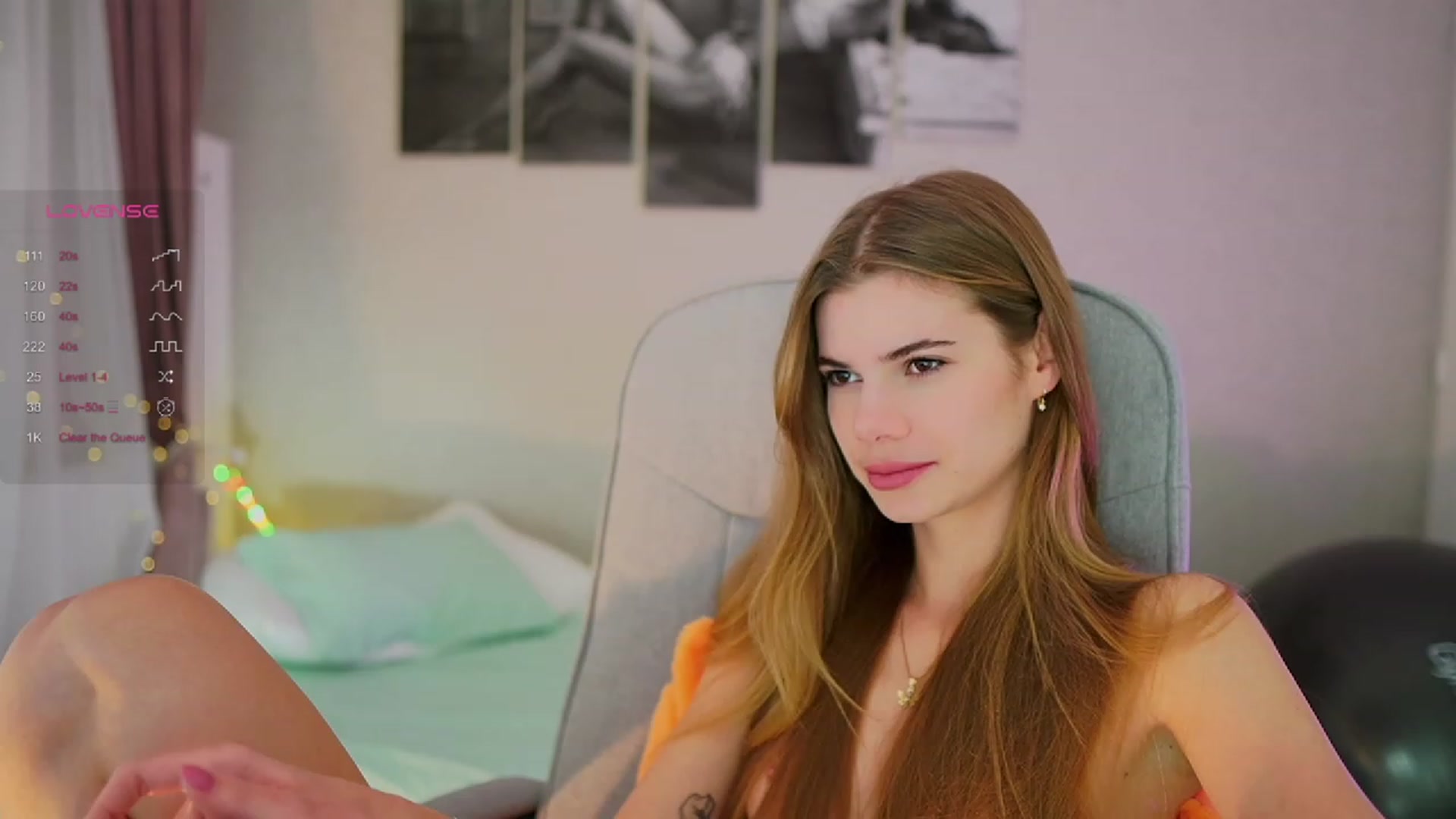 Gallery image thumbnail from RileyReid_18's myfreecams stream on, 10/21/2023, 16:32 image 12 of 20