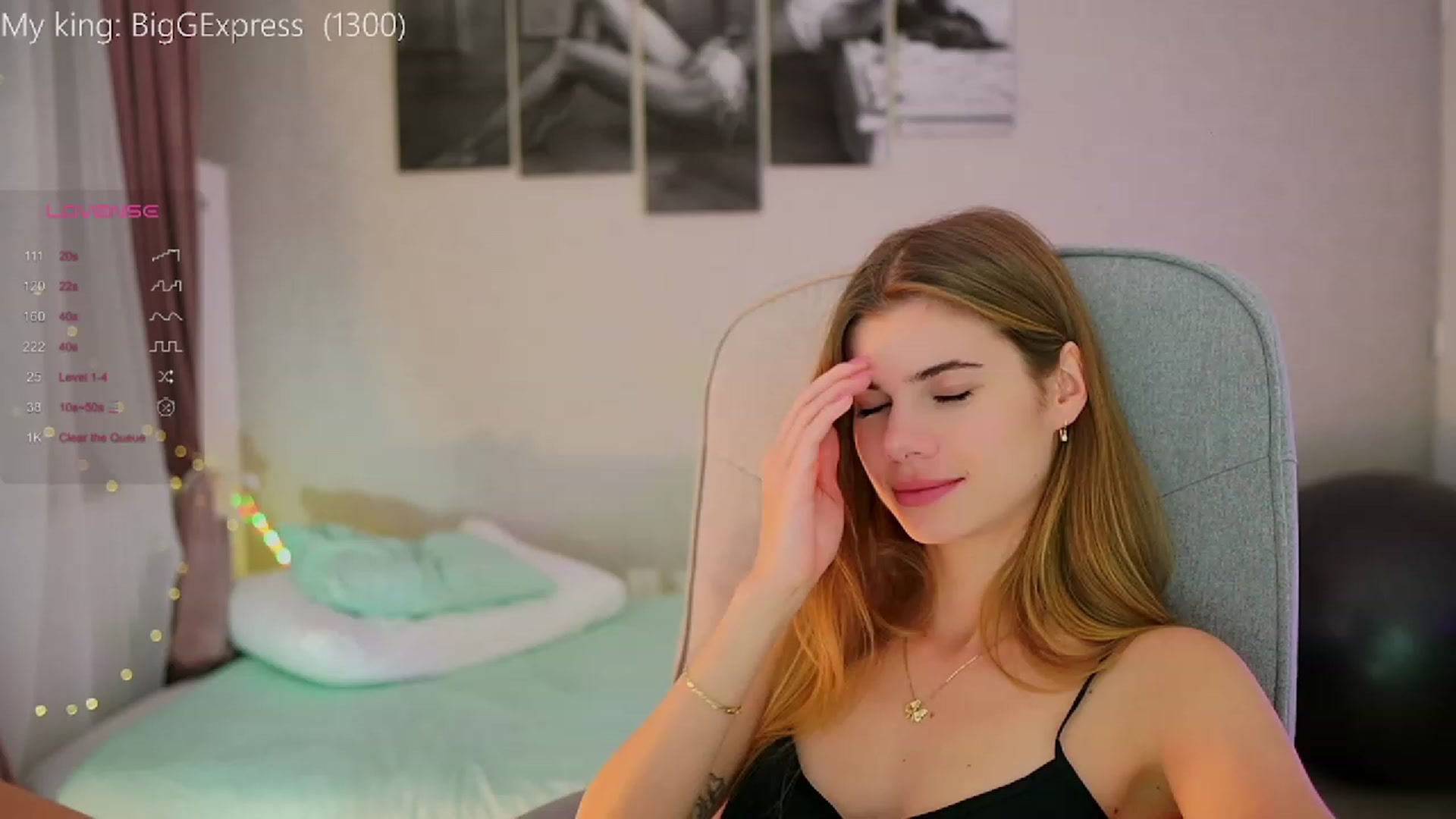 Gallery image thumbnail from RileyReid_18's myfreecams stream on, 10/21/2023, 18:37 image 7 of 20