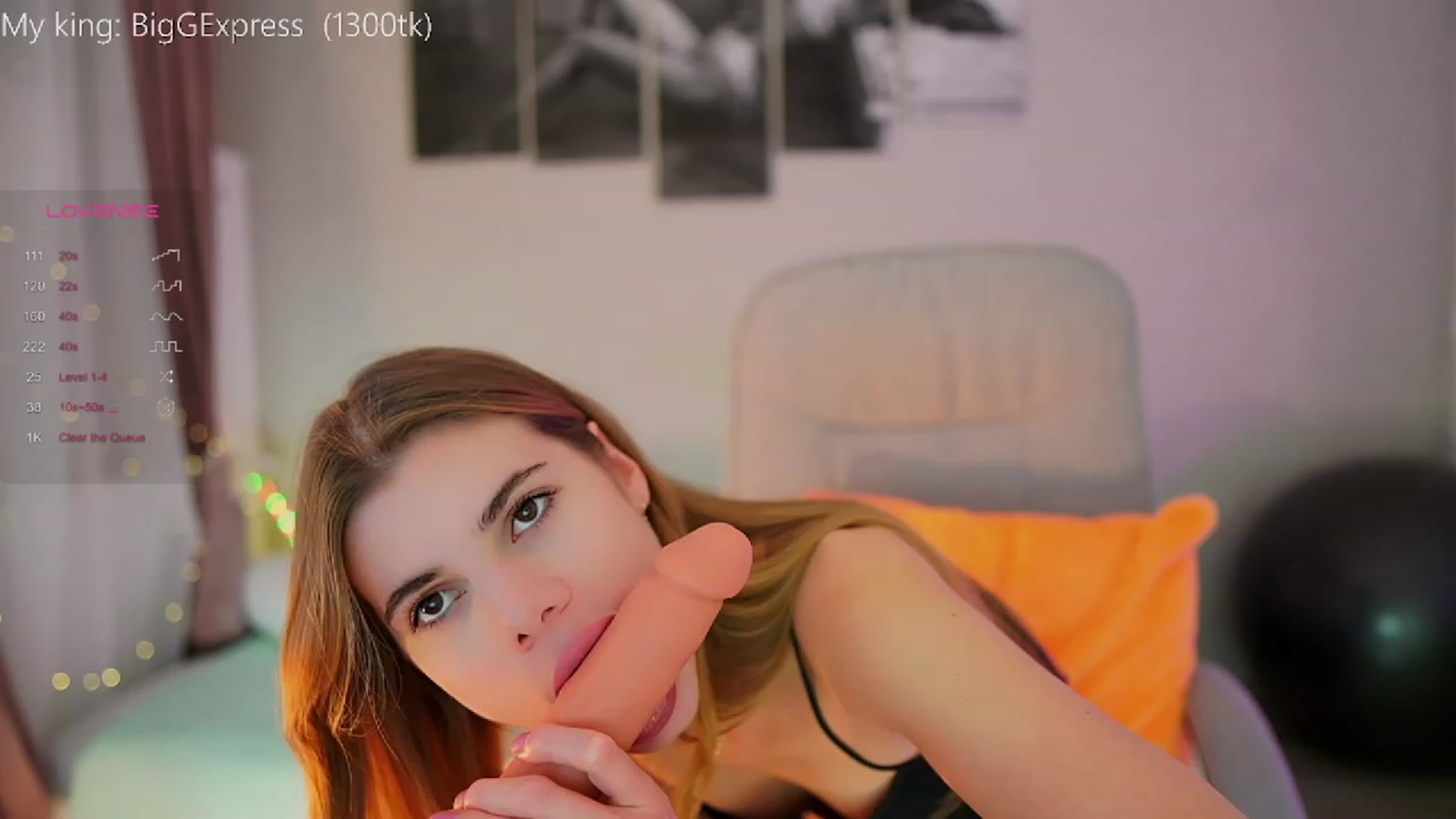 Gallery image thumbnail from RileyReid_18's myfreecams stream on, 10/21/2023, 18:37 image 13 of 20