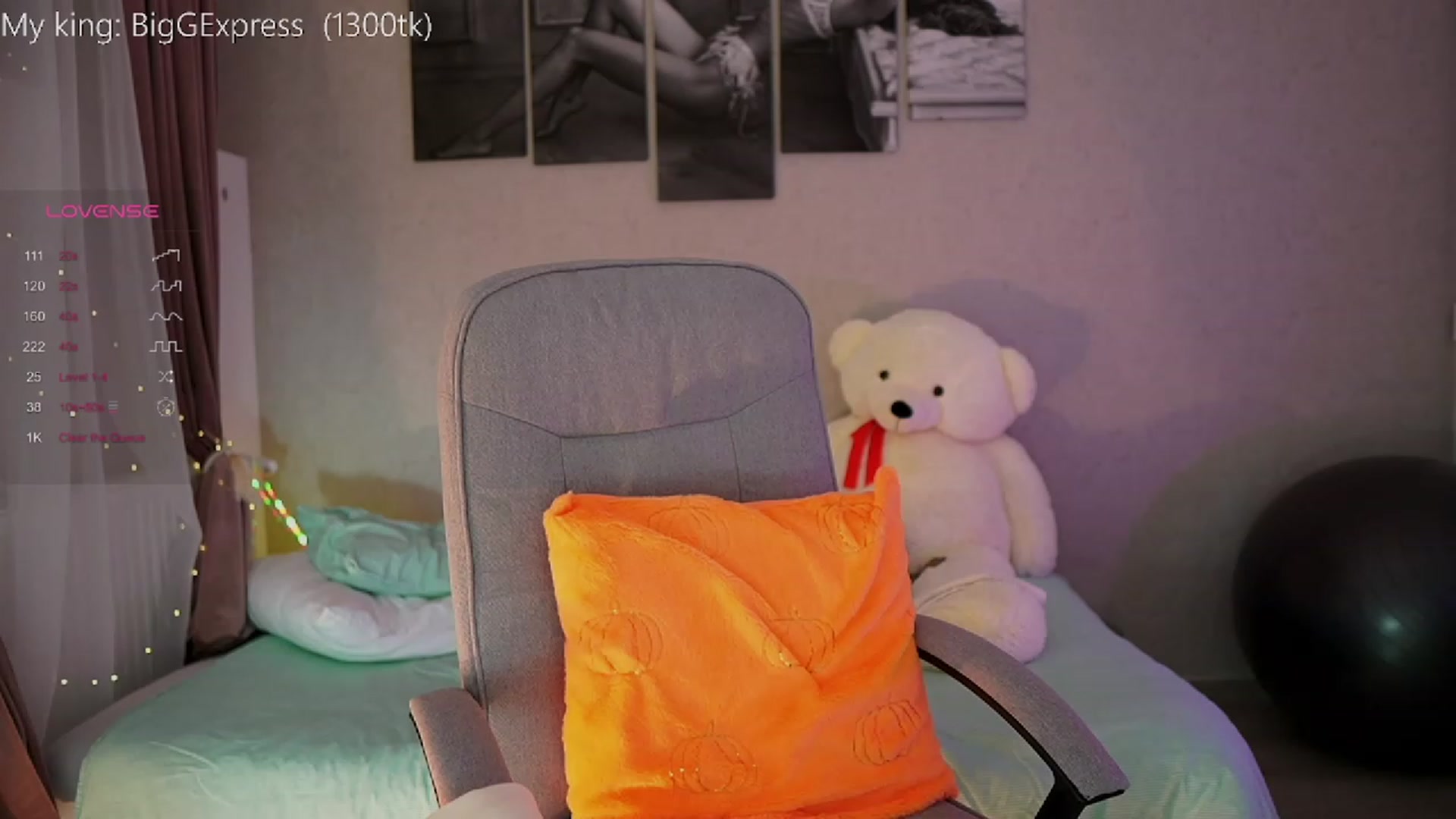 Gallery image thumbnail from RileyReid_18's myfreecams stream on, 10/21/2023, 18:37 image 10 of 20