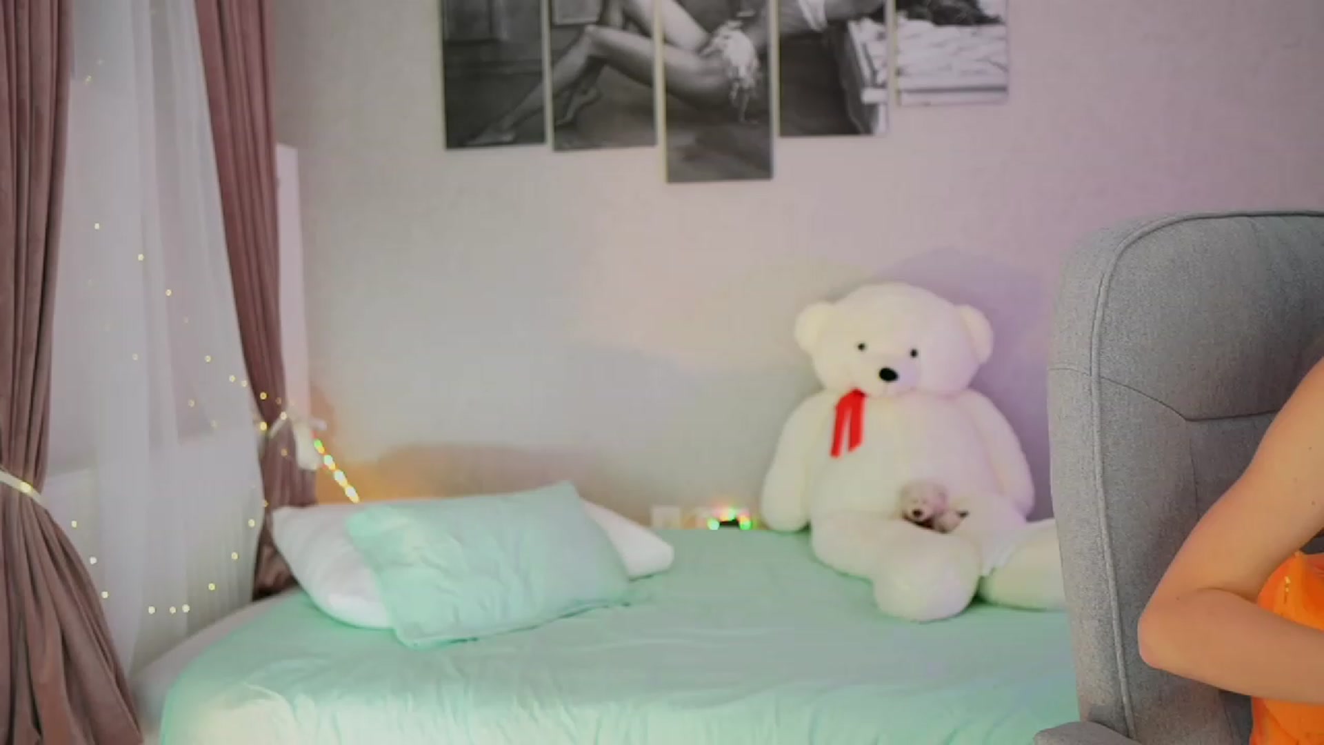 Gallery image thumbnail from RileyReid_18's myfreecams stream on, 10/22/2023, 13:55 image 13 of 20