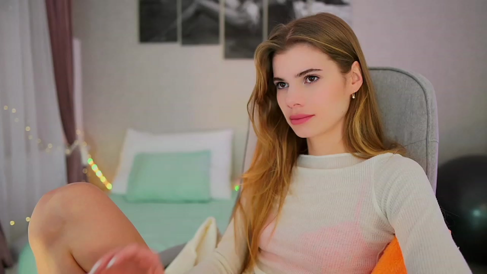 Gallery image thumbnail from RileyReid_18's myfreecams stream on, 10/24/2023, 13:58 image 6 of 20