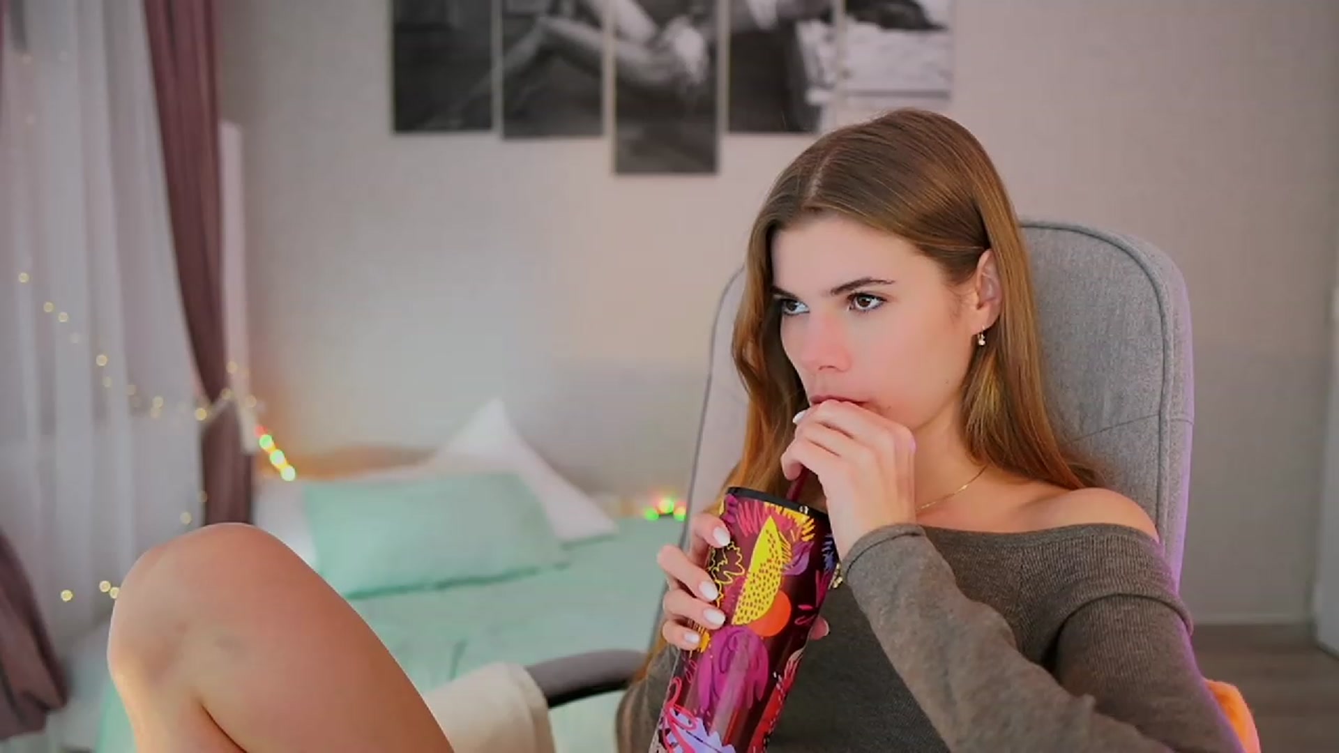 Gallery image thumbnail from RileyReid_18's myfreecams stream on, 10/28/2023, 18:43 image 17 of 20