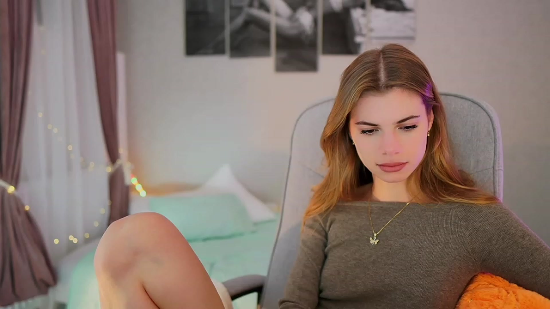 Gallery image thumbnail from RileyReid_18's myfreecams stream on, 10/28/2023, 18:43 image 2 of 20