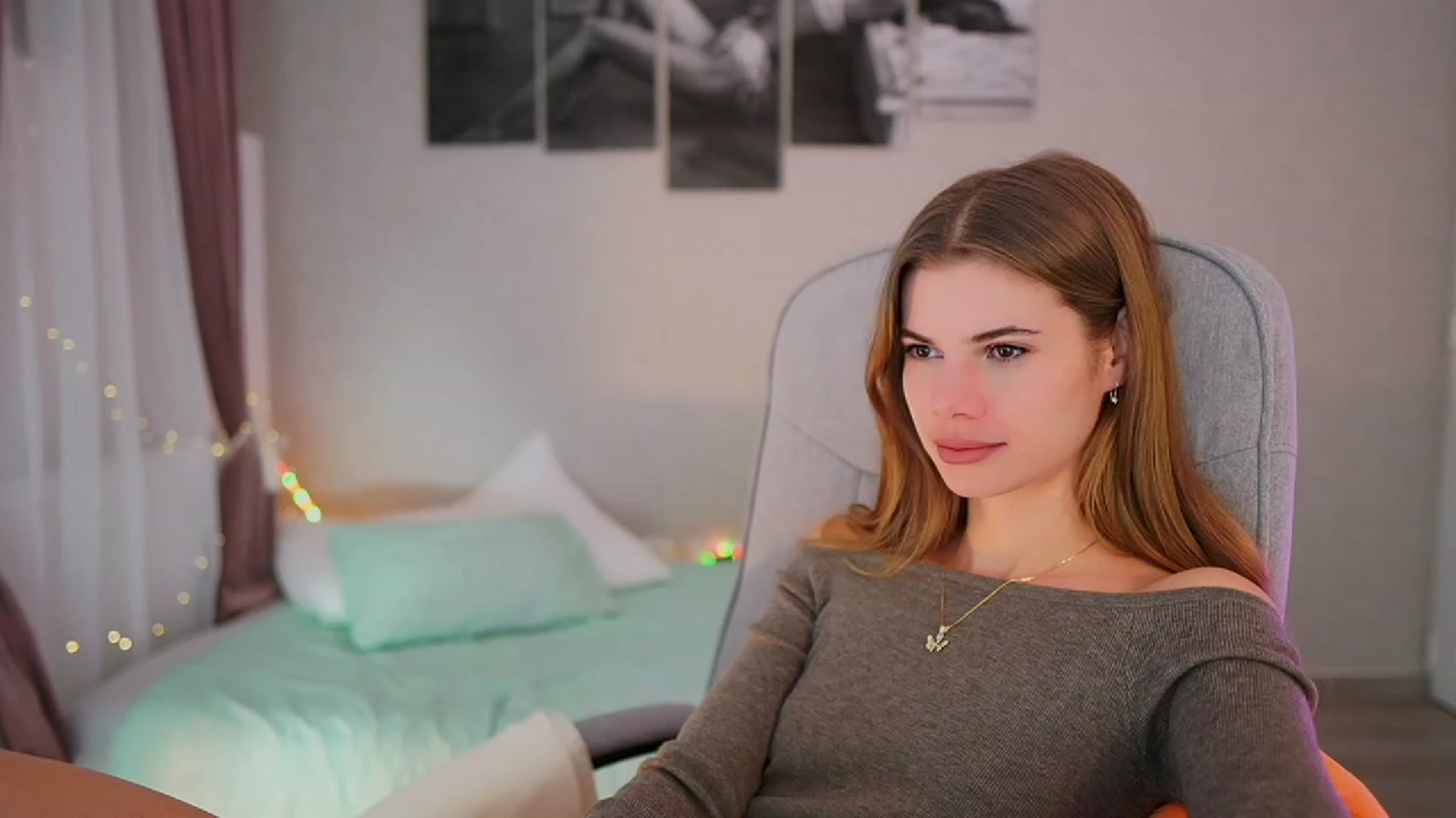 Gallery image thumbnail from RileyReid_18's myfreecams stream on, 10/28/2023, 18:43 image 15 of 20