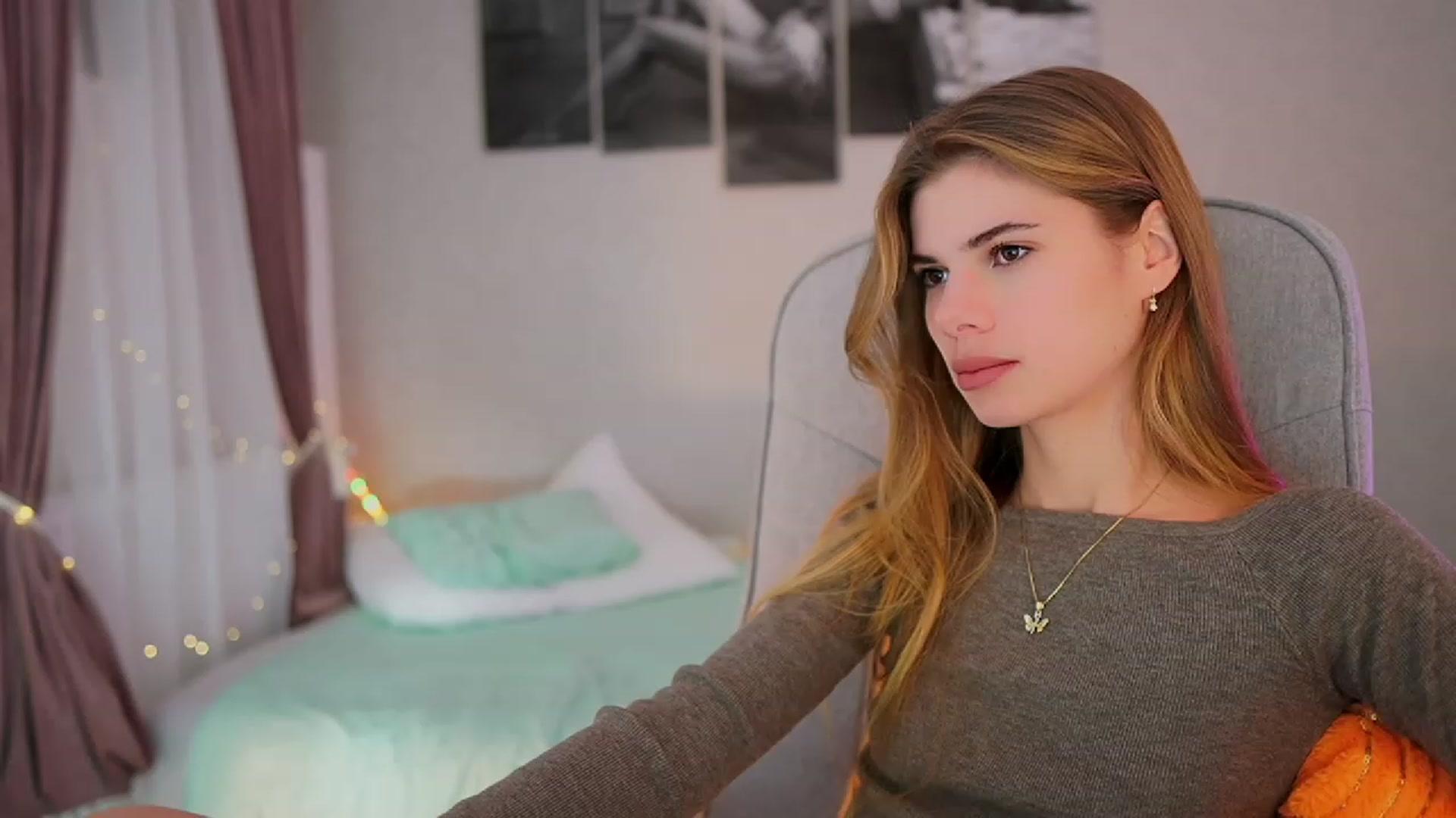 Gallery image thumbnail from RileyReid_18's myfreecams stream on, 10/28/2023, 18:43 image 19 of 20