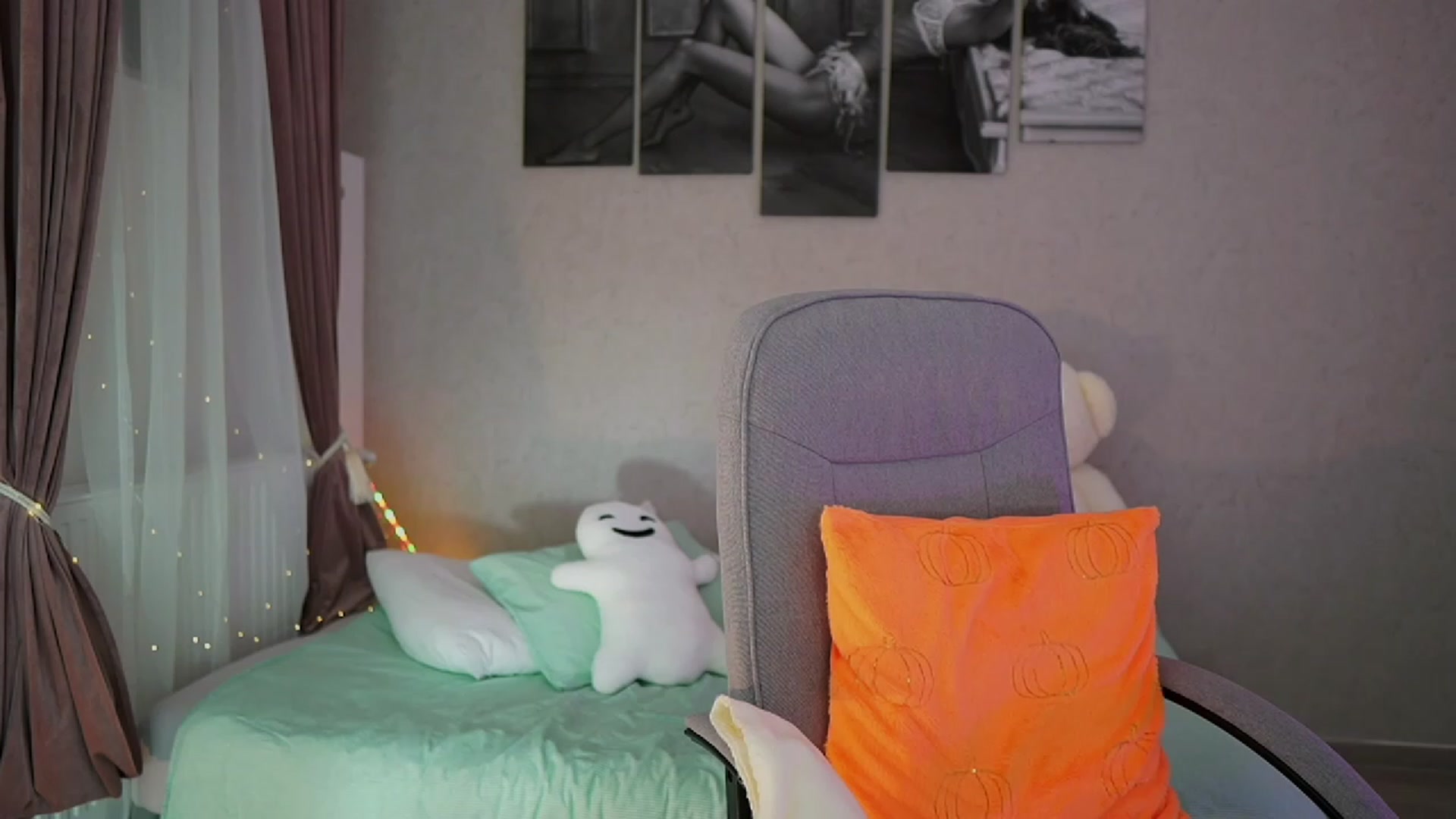Gallery image thumbnail from RileyReid_18's myfreecams stream on, 11/01/2023, 15:11 image 11 of 20