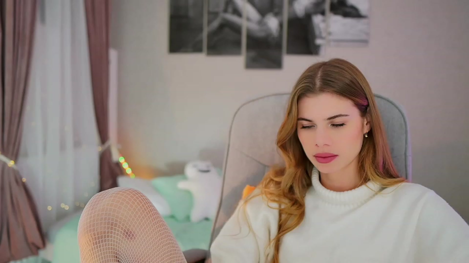 Gallery image thumbnail from RileyReid_18's myfreecams stream on, 11/01/2023, 15:11 image 3 of 20
