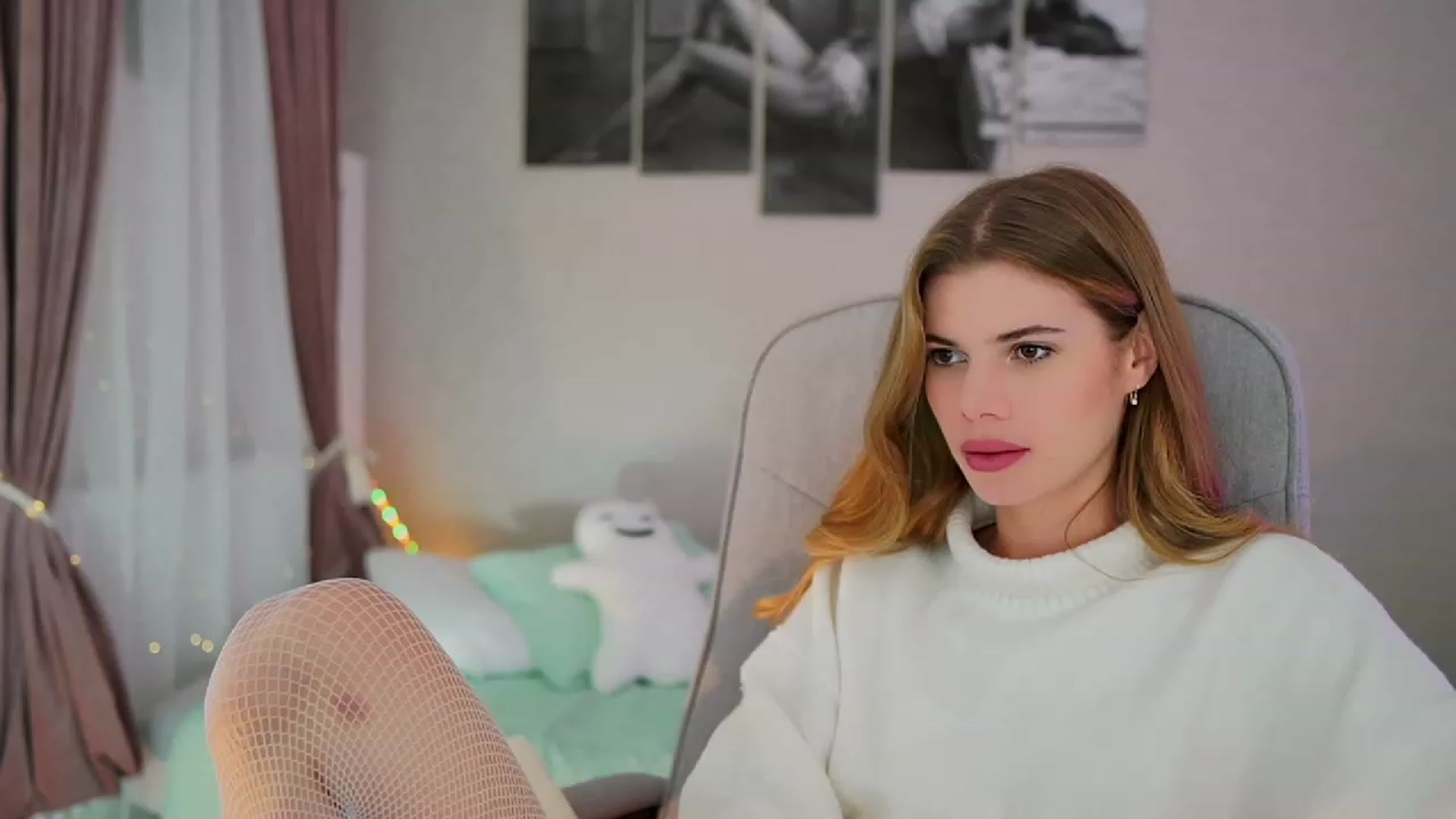 Gallery image thumbnail from RileyReid_18's myfreecams stream on, 11/01/2023, 15:11 image 19 of 20
