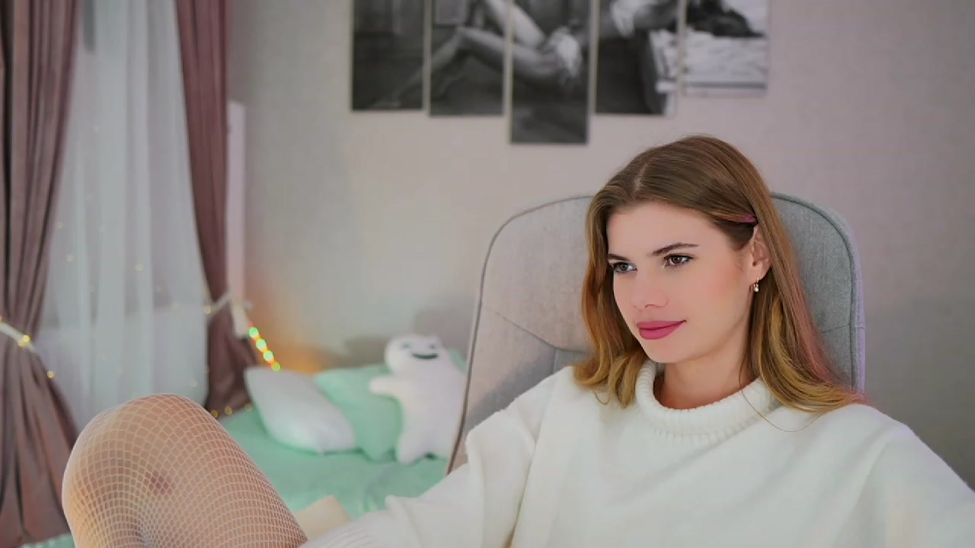 Gallery image thumbnail from RileyReid_18's myfreecams stream on, 11/01/2023, 15:11 image 17 of 20