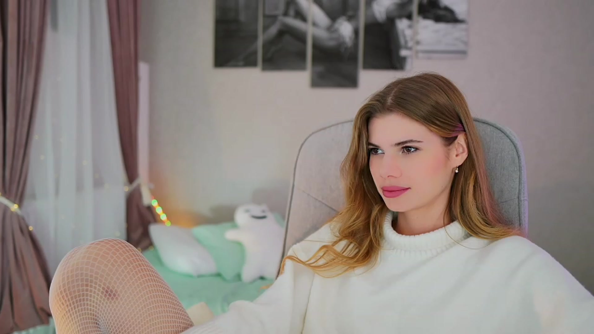 Gallery image thumbnail from RileyReid_18's myfreecams stream on, 11/01/2023, 15:11 image 16 of 20