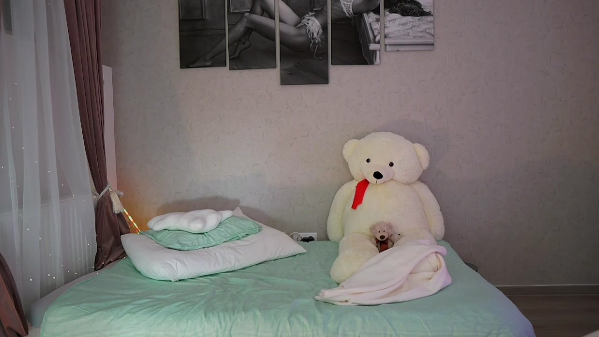 Gallery image thumbnail from RileyReid_18's myfreecams stream on, 11/01/2023, 15:44 image 18 of 20
