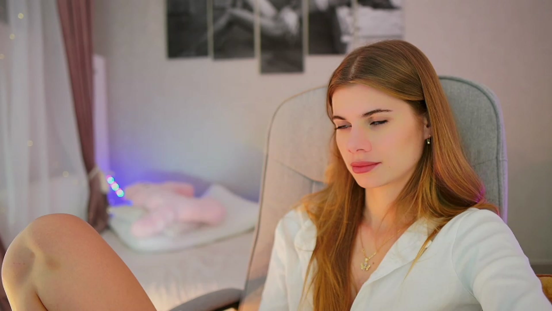 Gallery image thumbnail from RileyReid_18's myfreecams stream on, 11/03/2023, 16:41 image 8 of 20