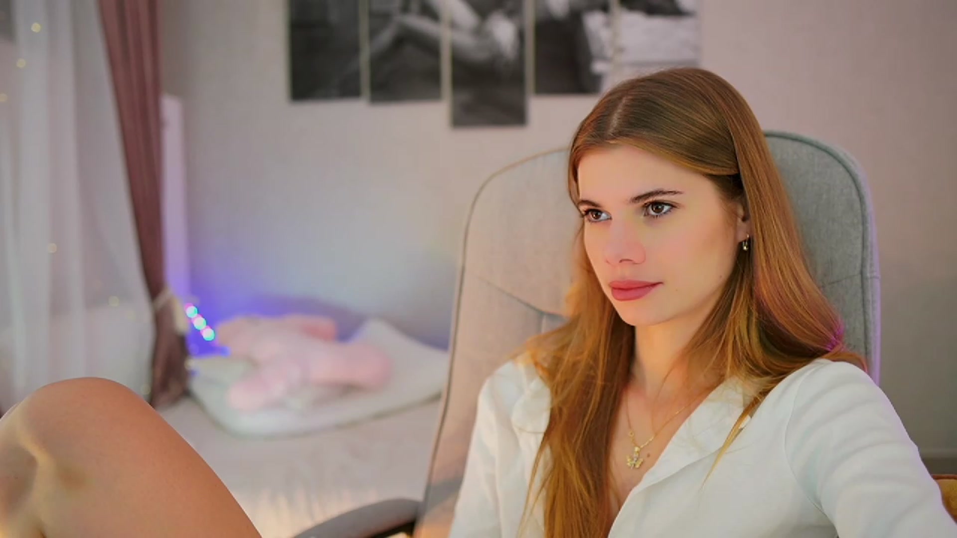 Gallery image thumbnail from RileyReid_18's myfreecams stream on, 11/03/2023, 16:41 image 7 of 20