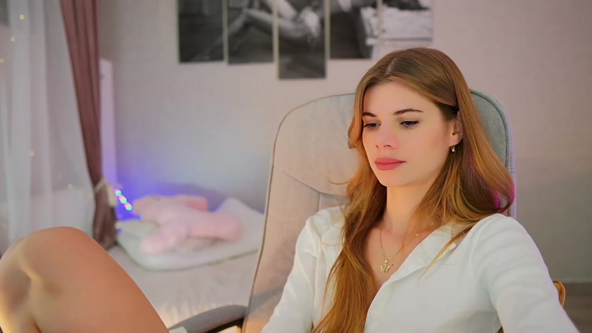 Gallery image thumbnail from RileyReid_18's myfreecams stream on, 11/03/2023, 16:41 image 2 of 20