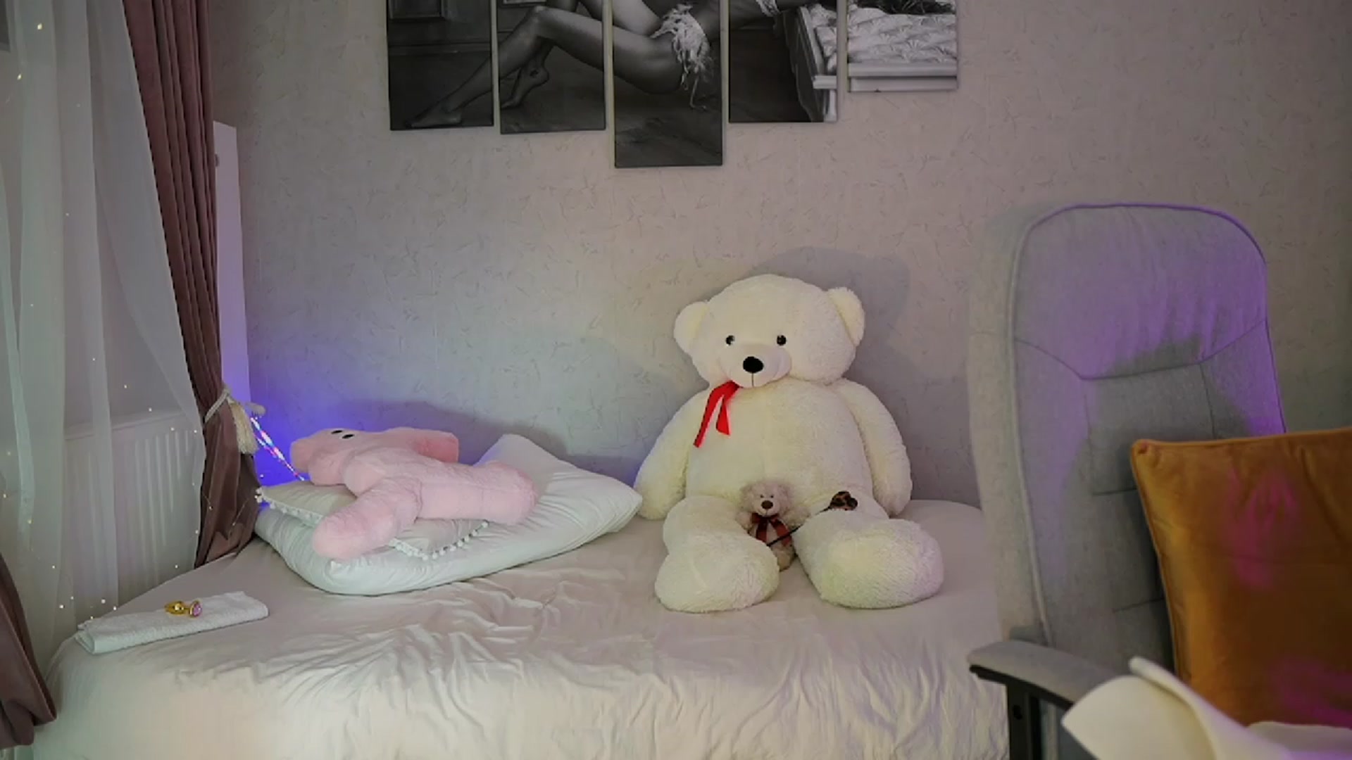 Gallery image thumbnail from RileyReid_18's myfreecams stream on, 11/03/2023, 17:31 image 3 of 20