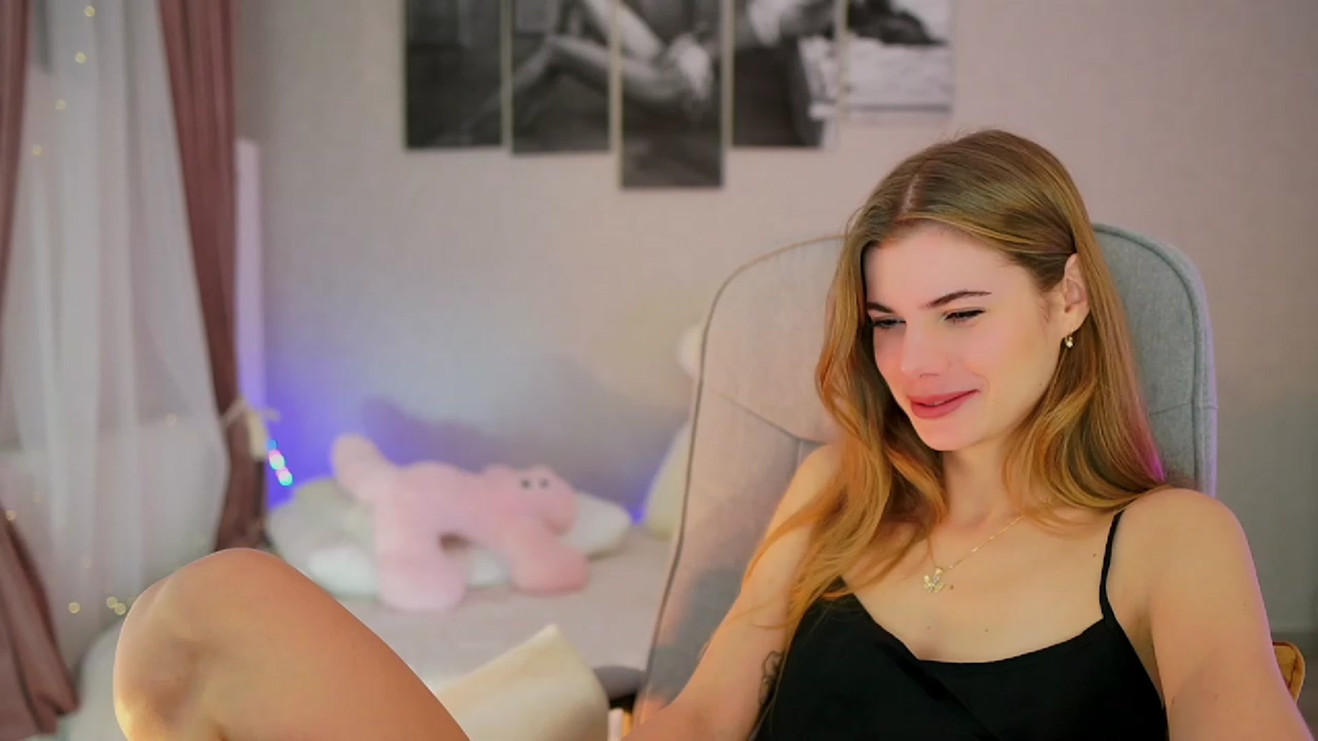 Gallery image thumbnail from RileyReid_18's myfreecams stream on, 11/05/2023, 15:08 image 4 of 20