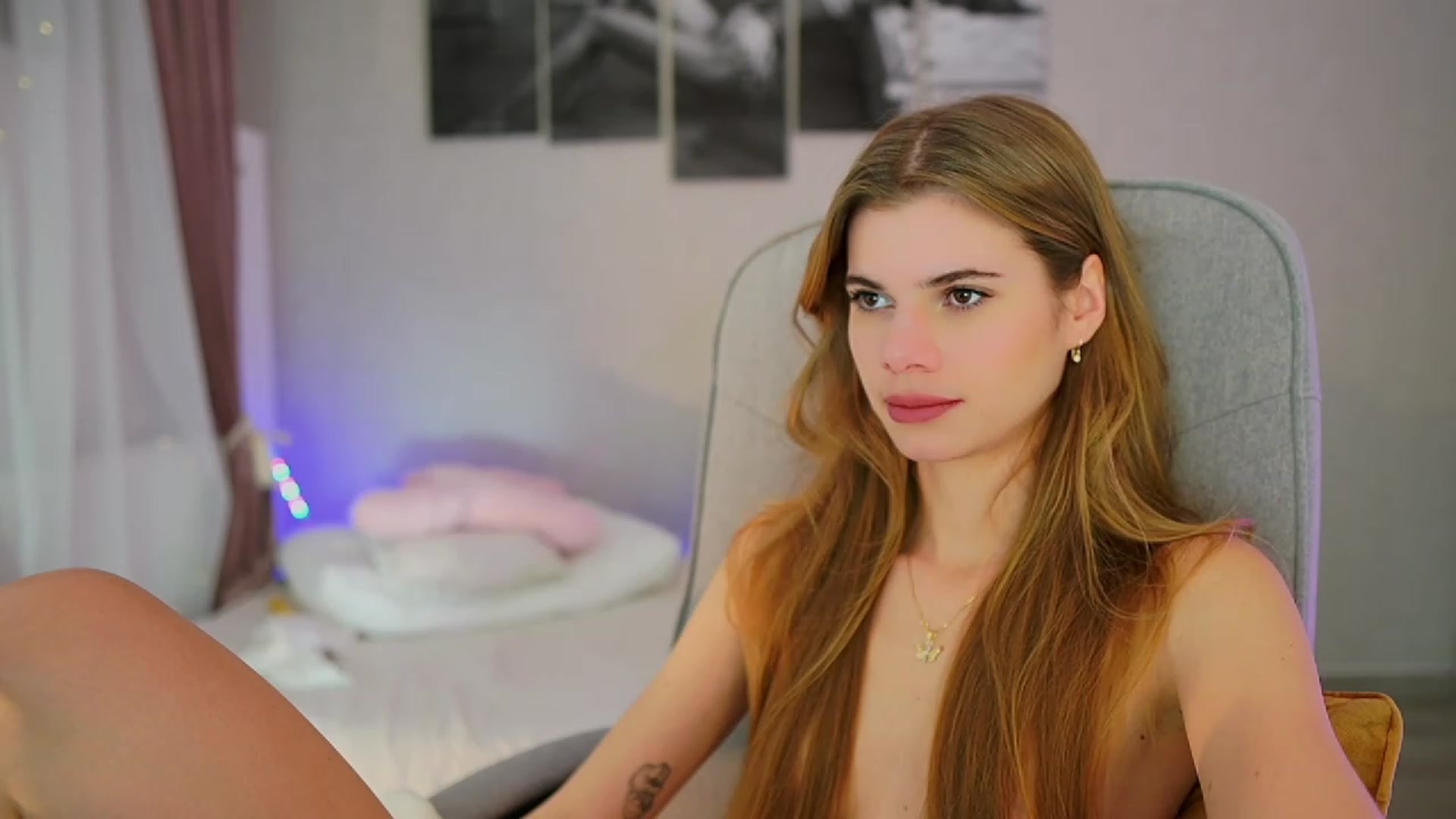 Gallery image thumbnail from RileyReid_18's myfreecams stream on, 11/05/2023, 18:52 image 12 of 20