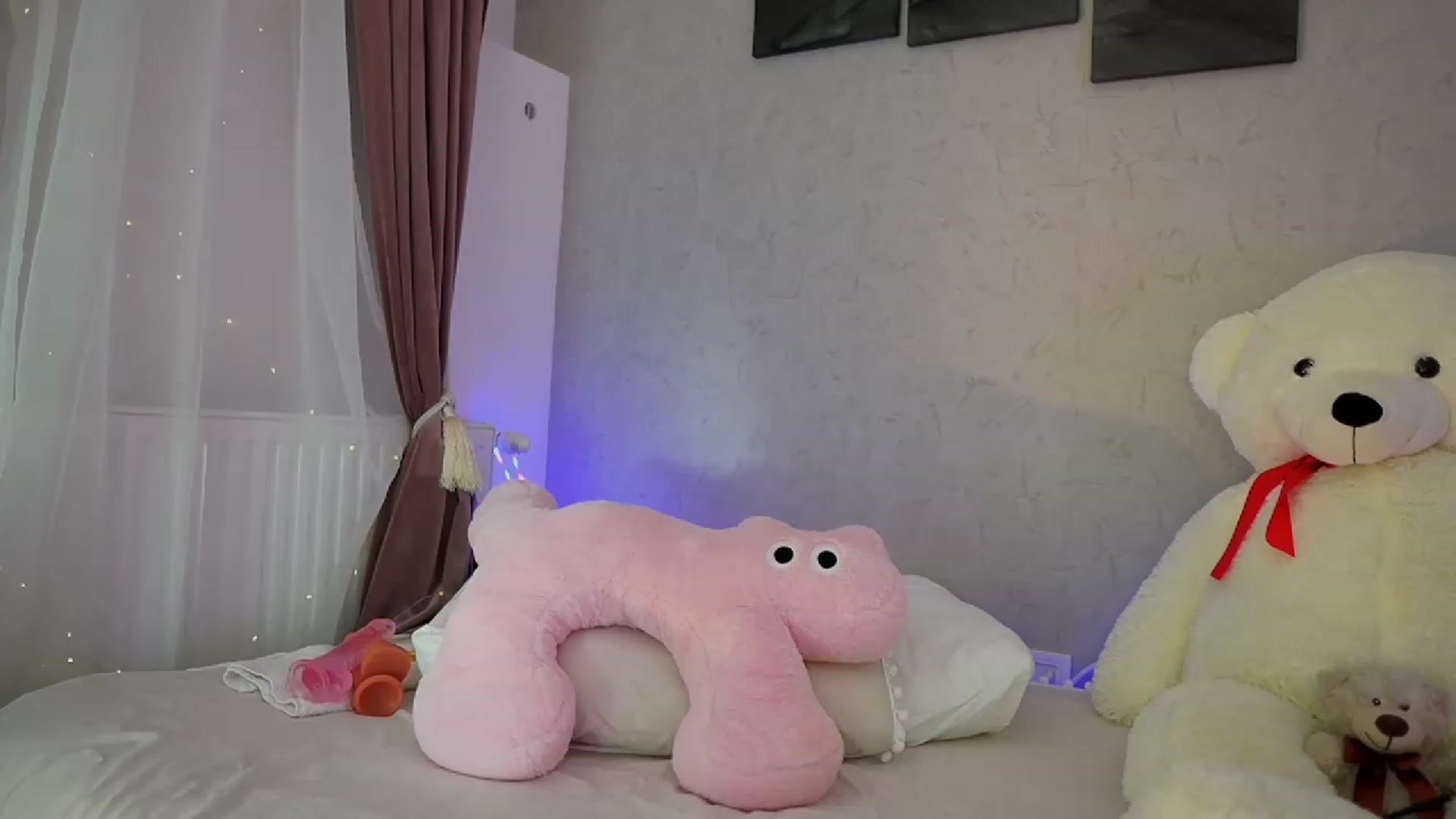Gallery image thumbnail from RileyReid_18's myfreecams stream on, 11/07/2023, 14:44 image 9 of 20