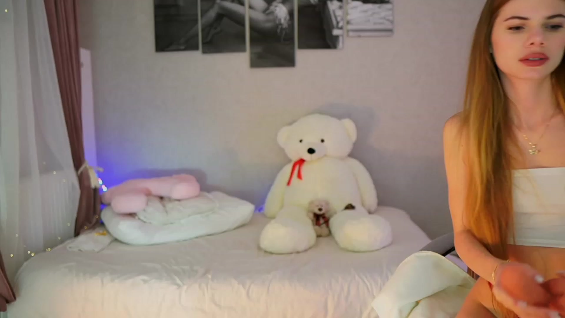 Gallery image thumbnail from RileyReid_18's myfreecams stream on, 11/07/2023, 16:33 image 12 of 20