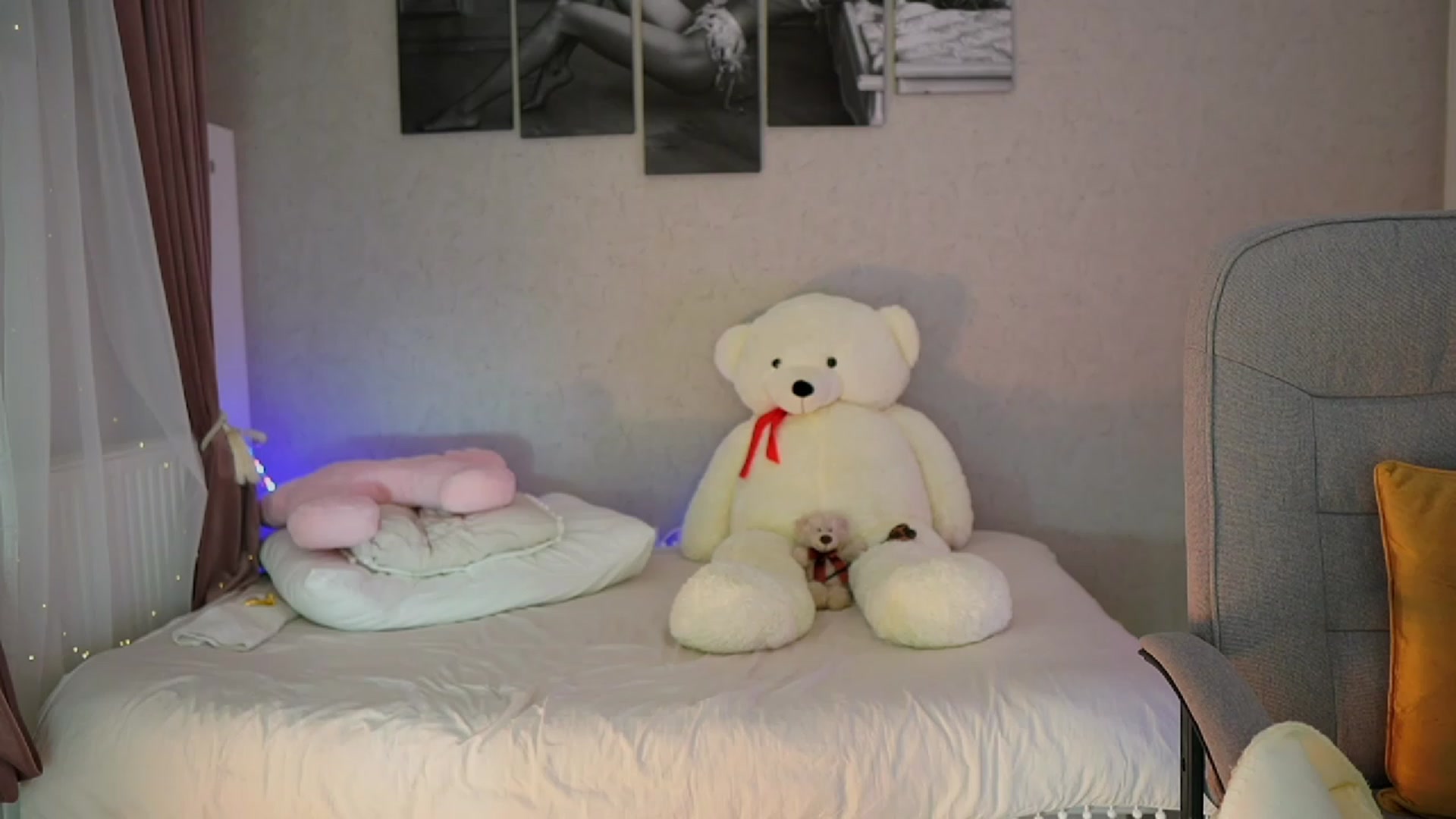Gallery image thumbnail from RileyReid_18's myfreecams stream on, 11/07/2023, 16:33 image 13 of 20