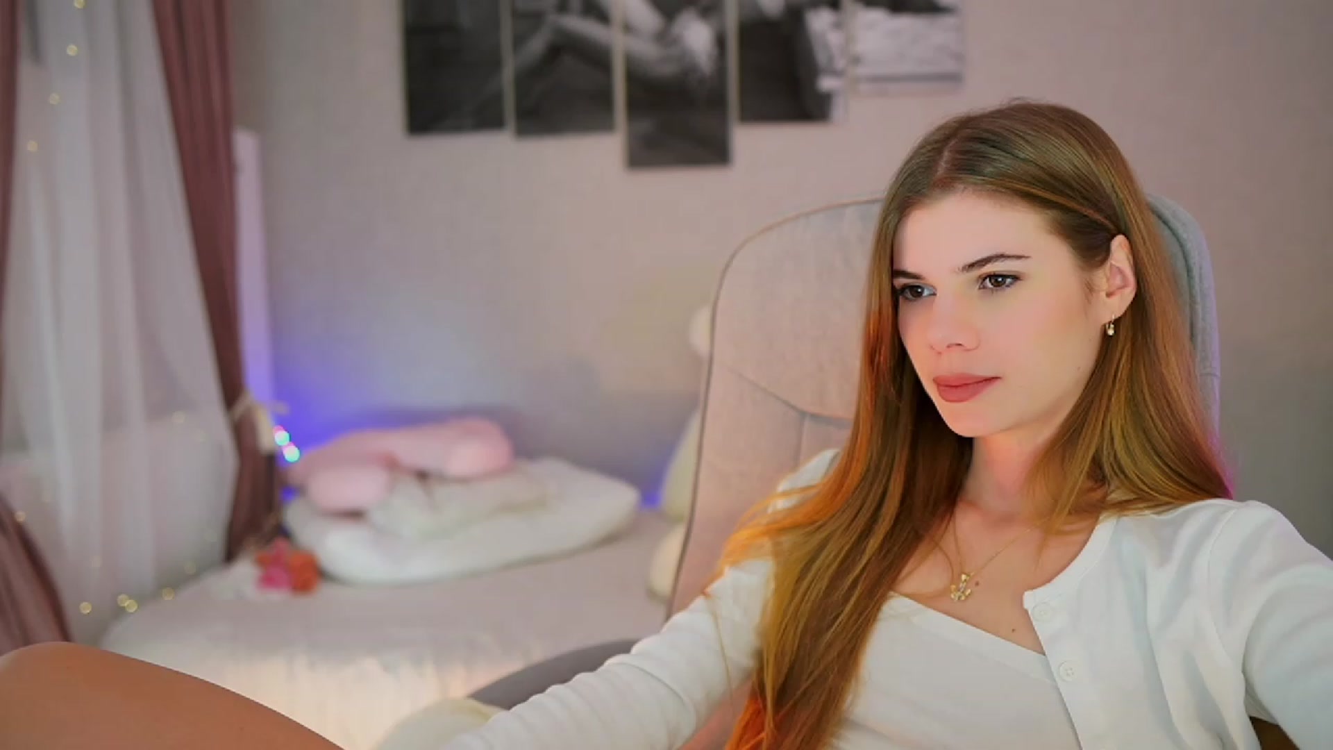 Gallery image thumbnail from RileyReid_18's myfreecams stream on, 11/07/2023, 16:33 image 4 of 20