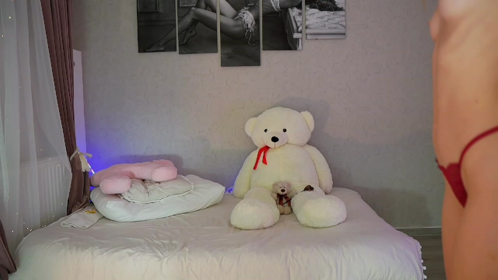 Gallery image thumbnail from RileyReid_18's myfreecams stream on, 11/07/2023, 17:57 image 10 of 20