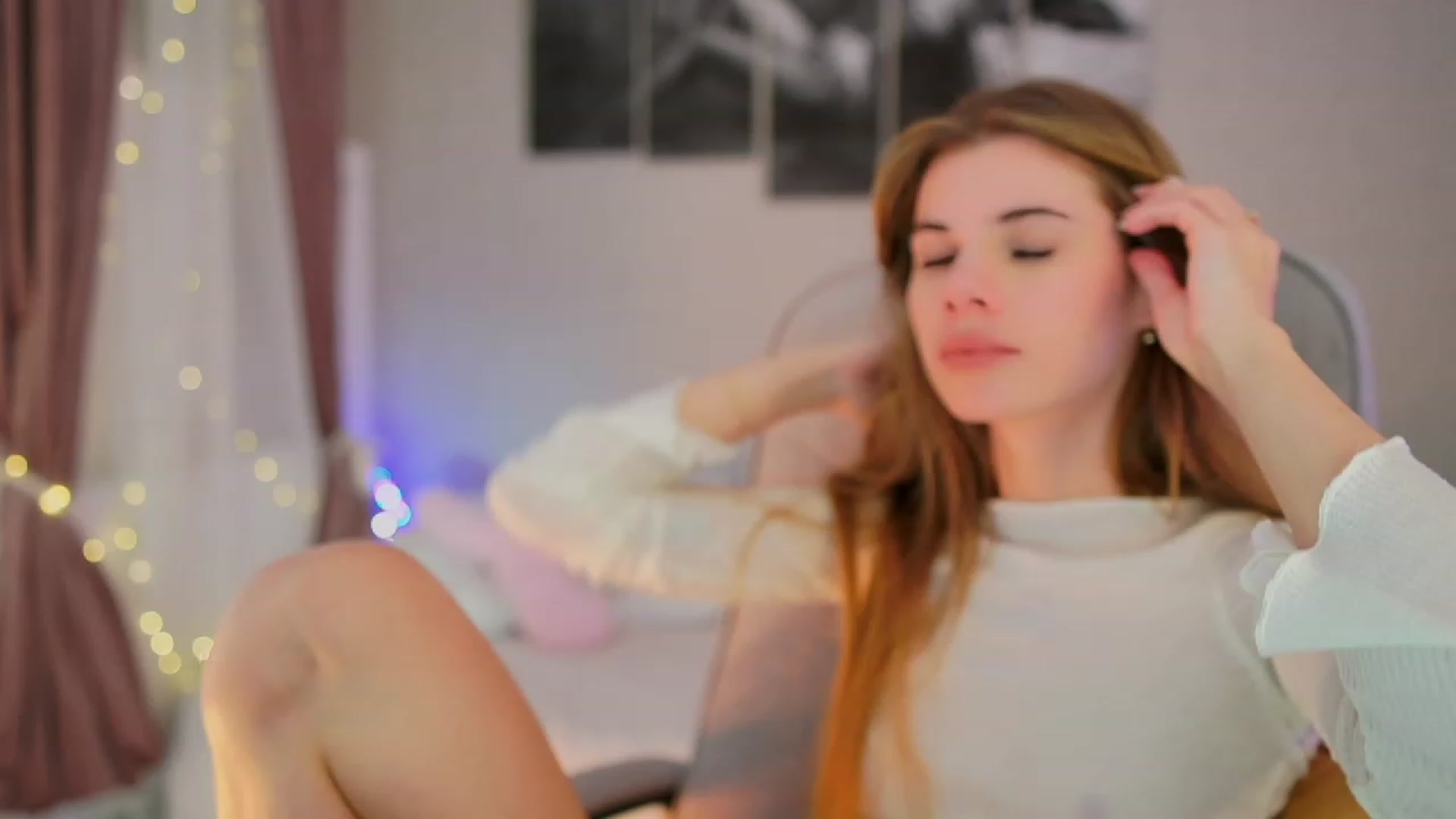 Gallery image thumbnail from RileyReid_18's myfreecams stream on, 11/10/2023, 16:41 image 10 of 20