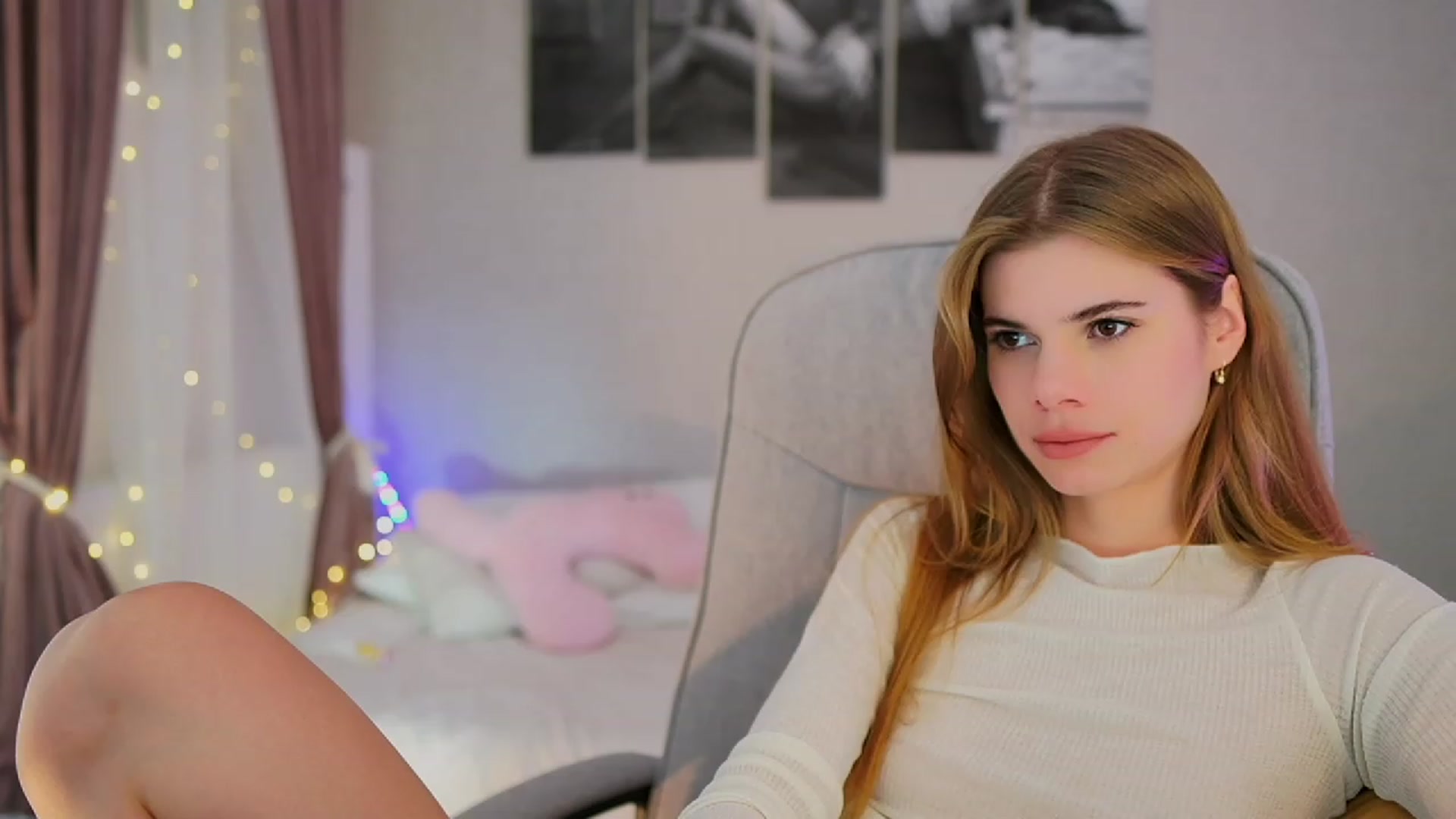 Gallery image thumbnail from RileyReid_18's myfreecams stream on, 11/10/2023, 16:41 image 16 of 20