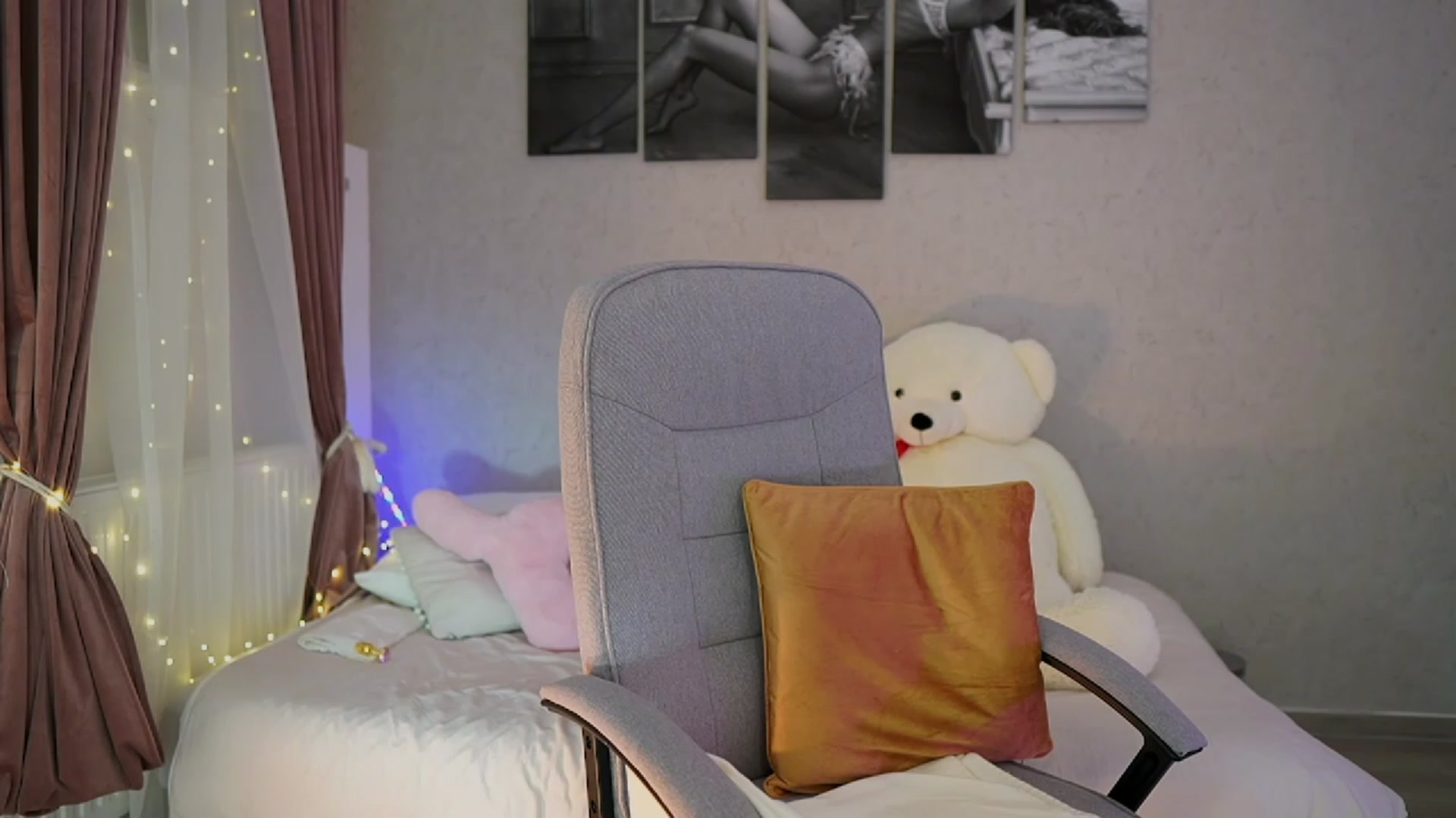 Gallery image thumbnail from RileyReid_18's myfreecams stream on, 11/10/2023, 16:41 image 6 of 20