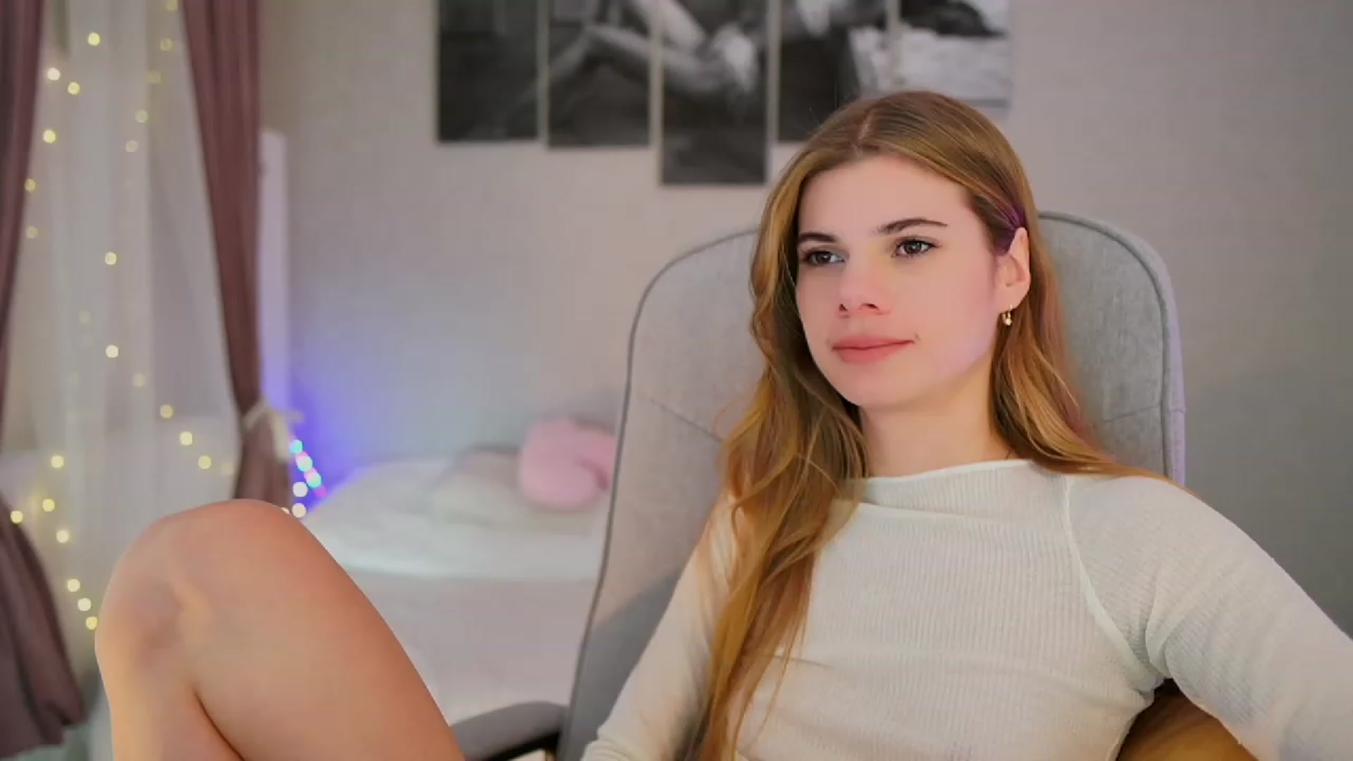 Gallery image thumbnail from RileyReid_18's myfreecams stream on, 11/10/2023, 17:18 image 16 of 20