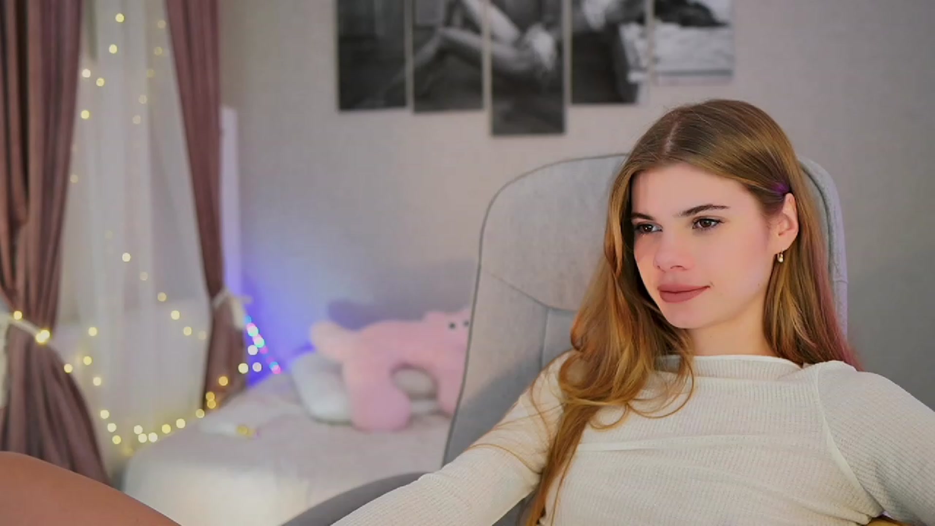 Gallery image thumbnail from RileyReid_18's myfreecams stream on, 11/10/2023, 17:57 image 20 of 20