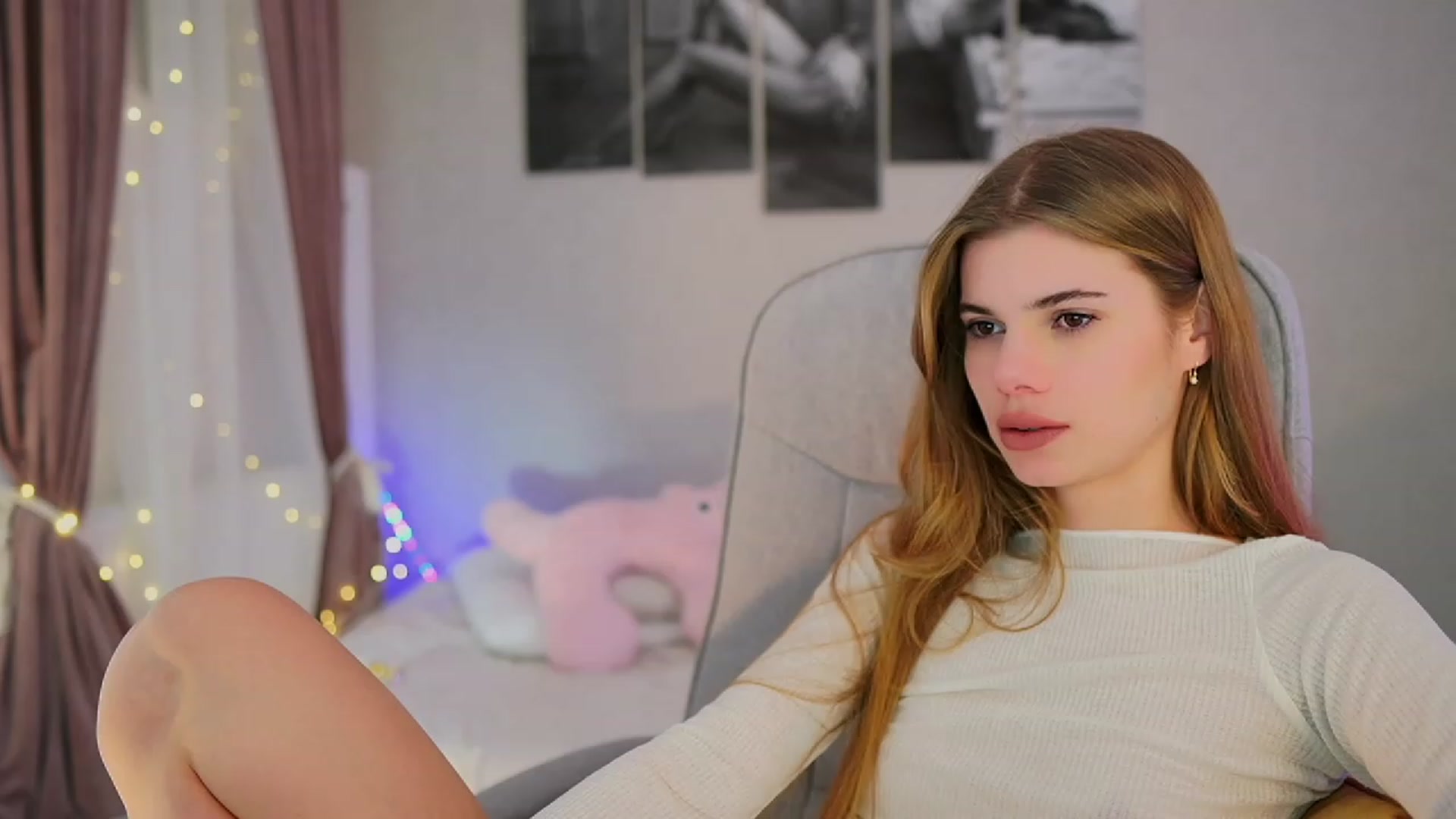 Gallery image thumbnail from RileyReid_18's myfreecams stream on, 11/10/2023, 17:57 image 17 of 20