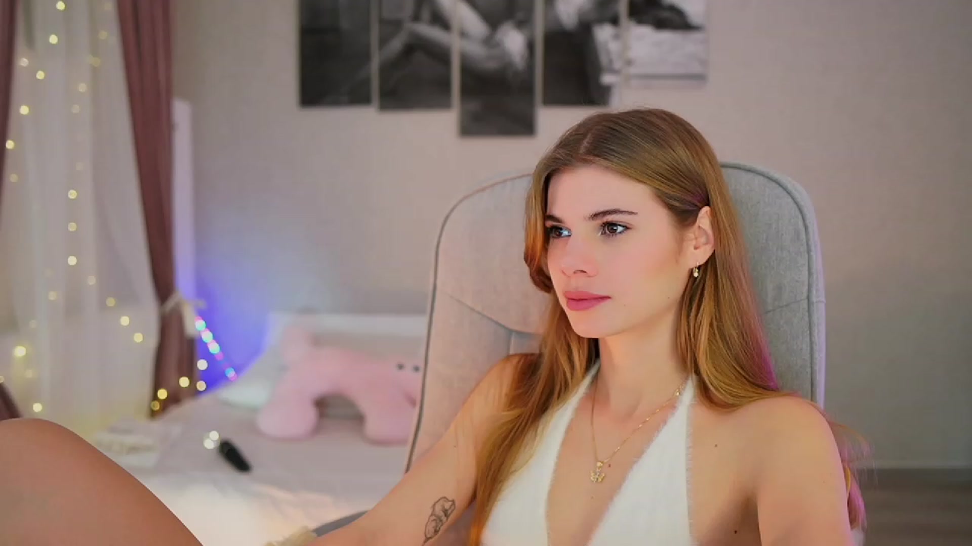 Gallery image thumbnail from RileyReid_18's myfreecams stream on, 11/11/2023, 21:51 image 3 of 20