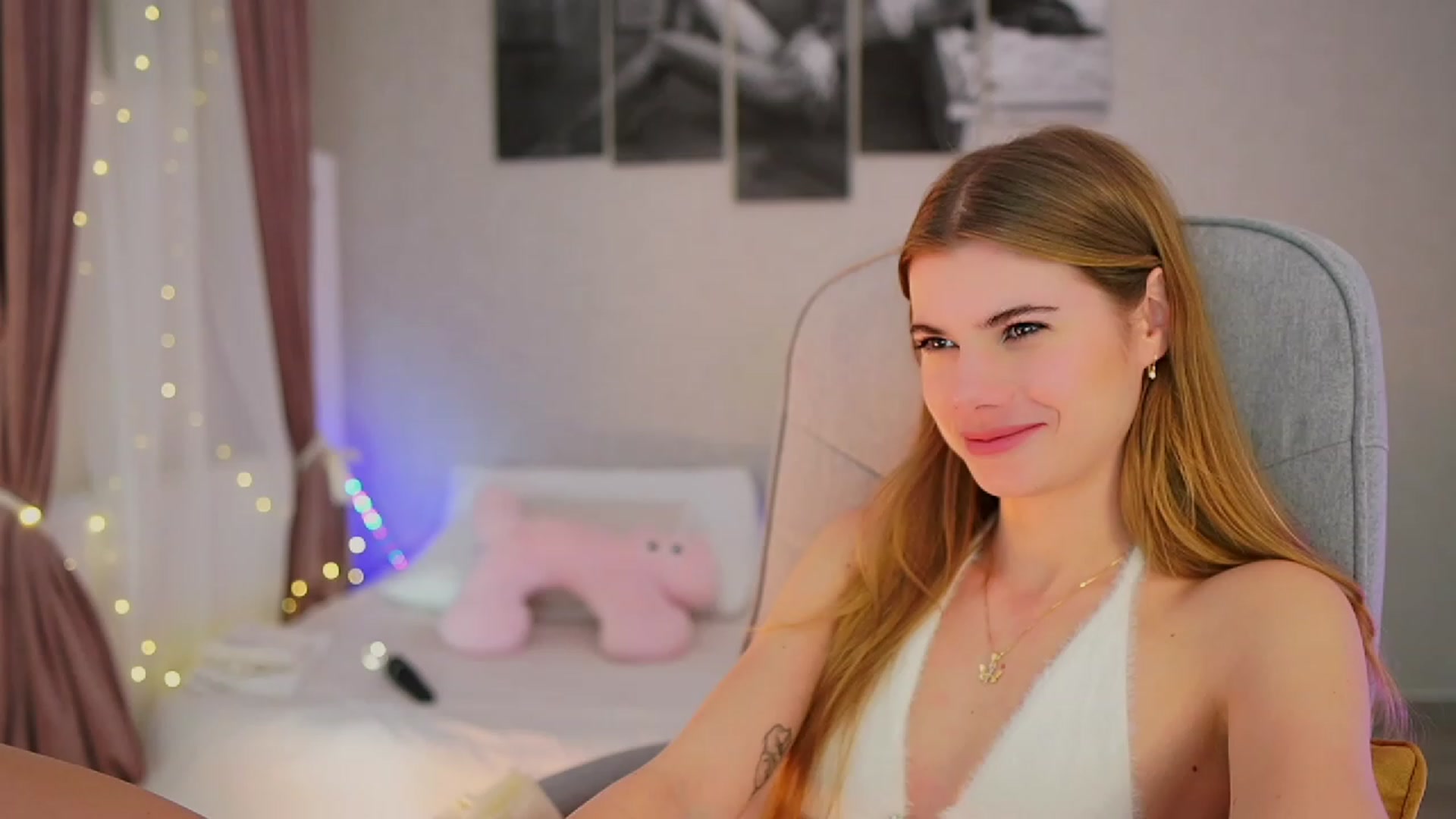 Gallery image thumbnail from RileyReid_18's myfreecams stream on, 11/11/2023, 21:51 image 9 of 20