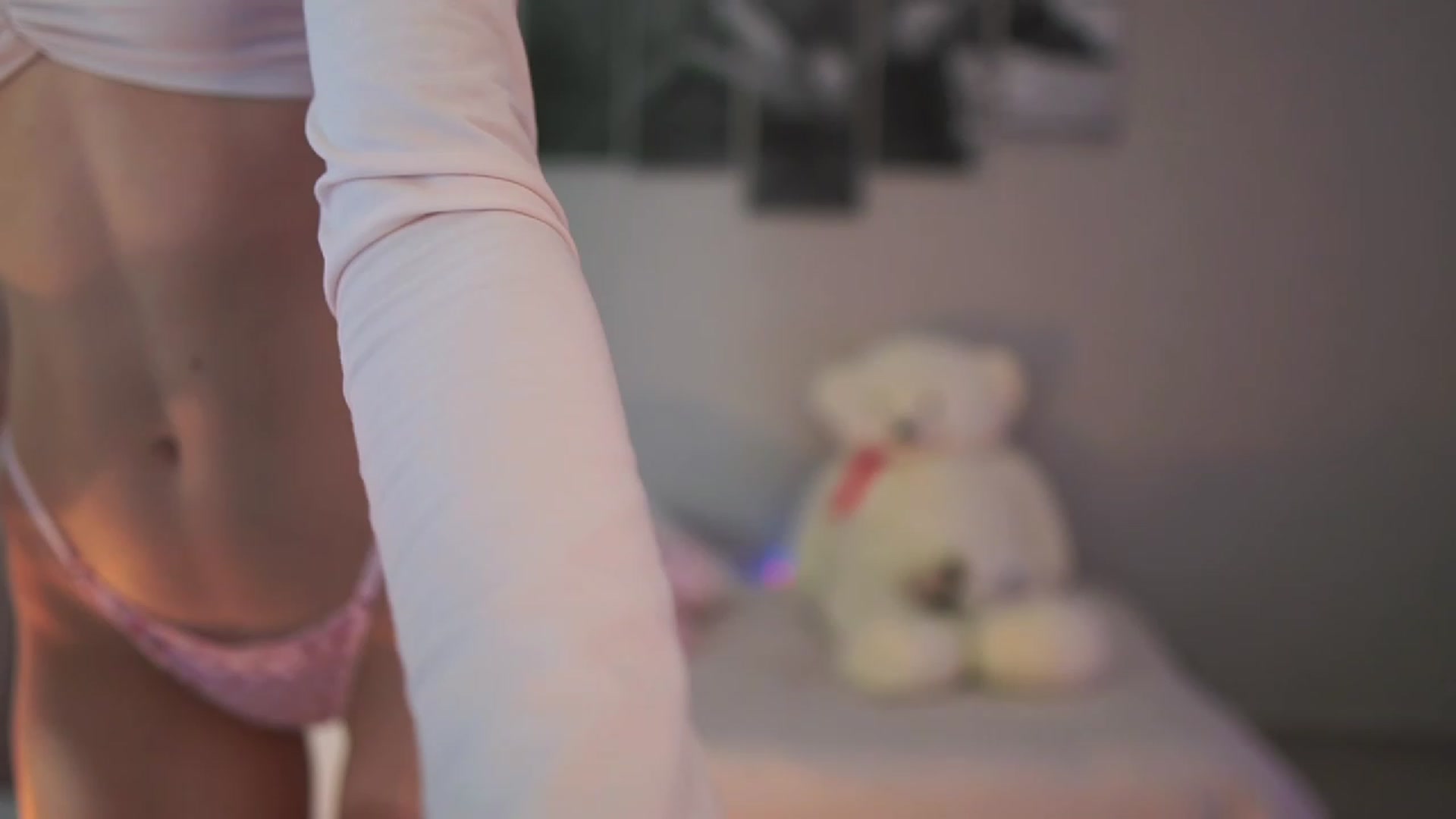Gallery image thumbnail from RileyReid_18's myfreecams stream on, 11/12/2023, 14:18 image 13 of 20