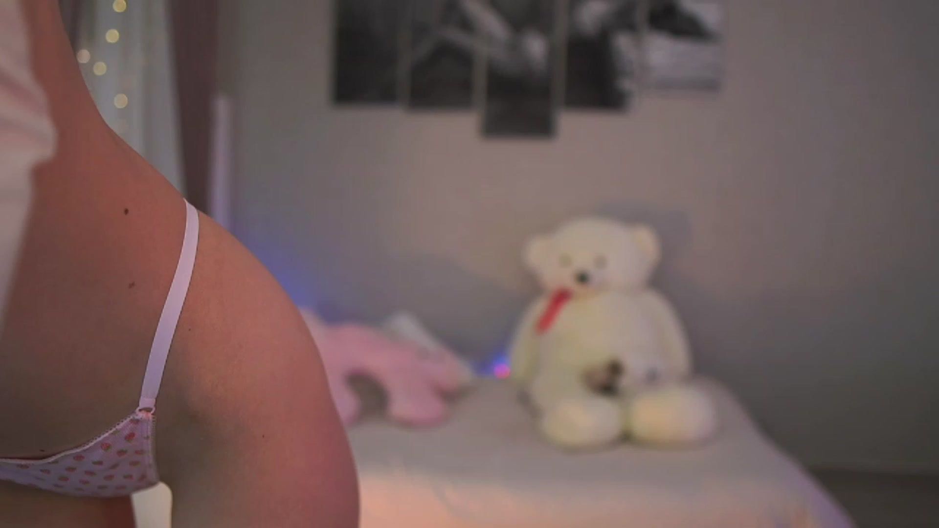 Gallery image thumbnail from RileyReid_18's myfreecams stream on, 11/12/2023, 14:18 image 11 of 20
