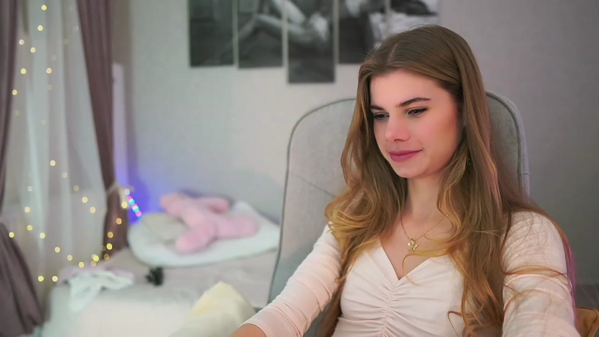 Gallery image thumbnail from RileyReid_18's myfreecams stream on, 11/12/2023, 15:34 image 4 of 20