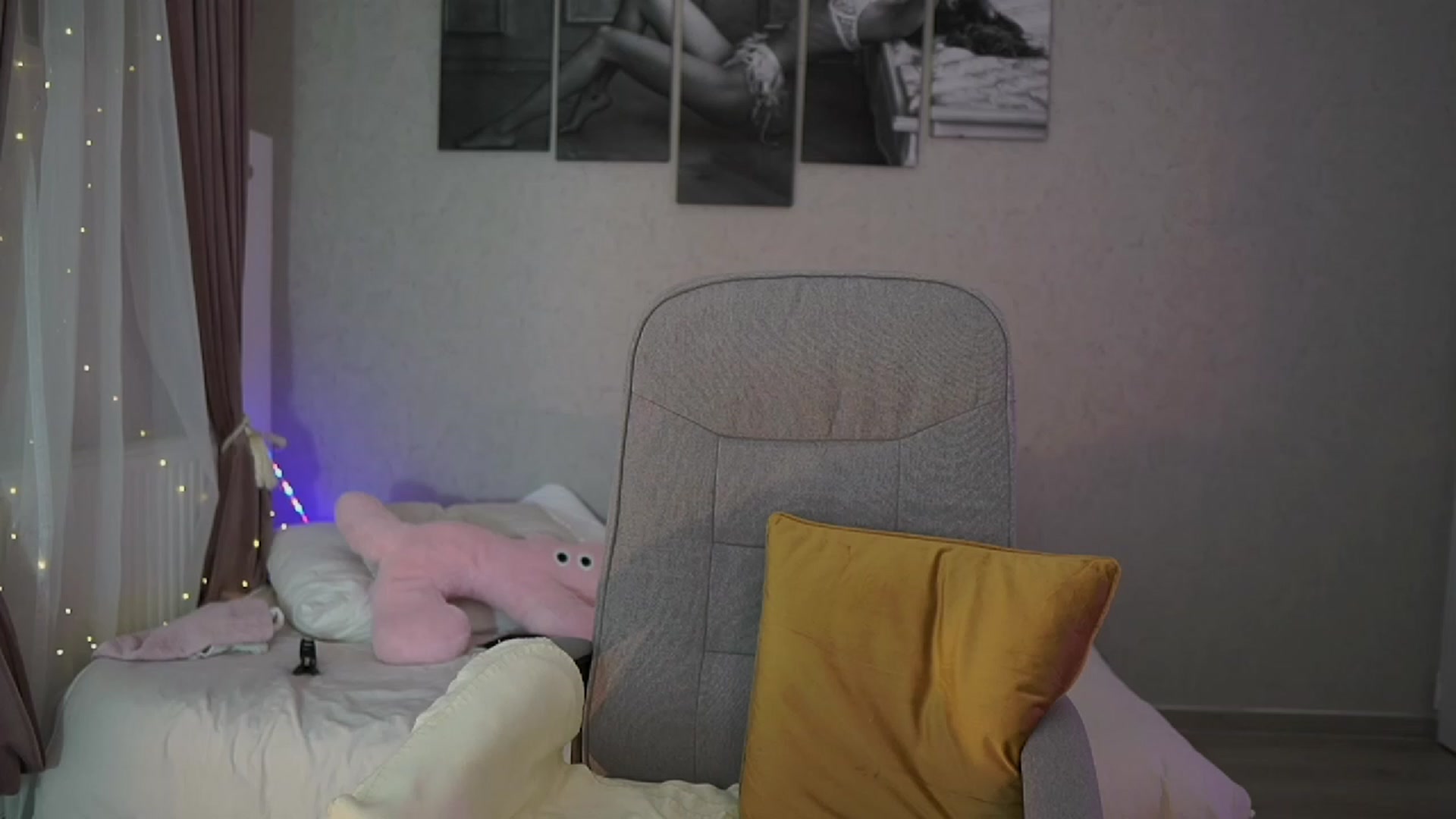 Gallery image thumbnail from RileyReid_18's myfreecams stream on, 11/13/2023, 16:04 image 4 of 20
