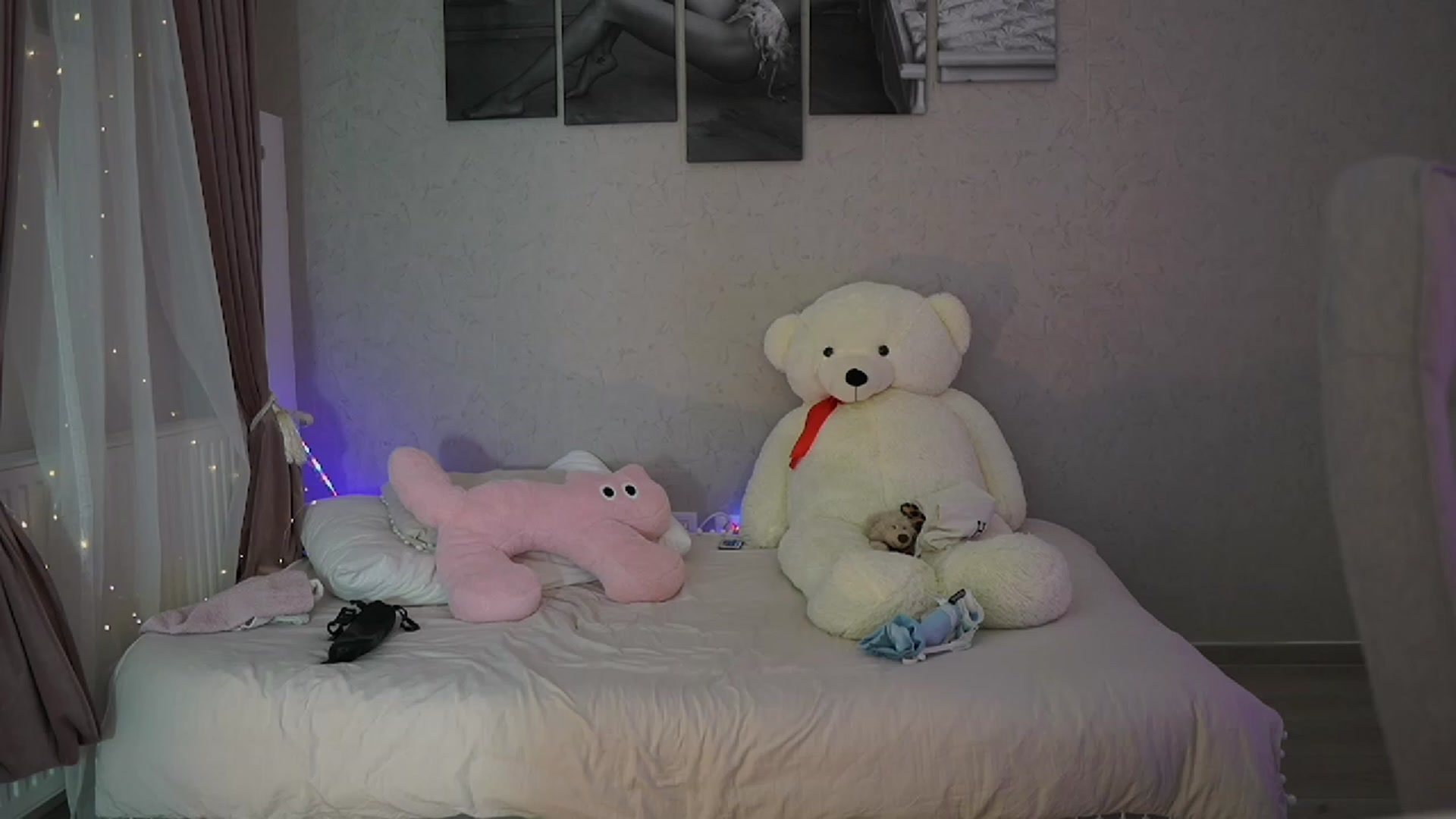 Gallery image thumbnail from RileyReid_18's myfreecams stream on, 11/13/2023, 18:44 image 18 of 20