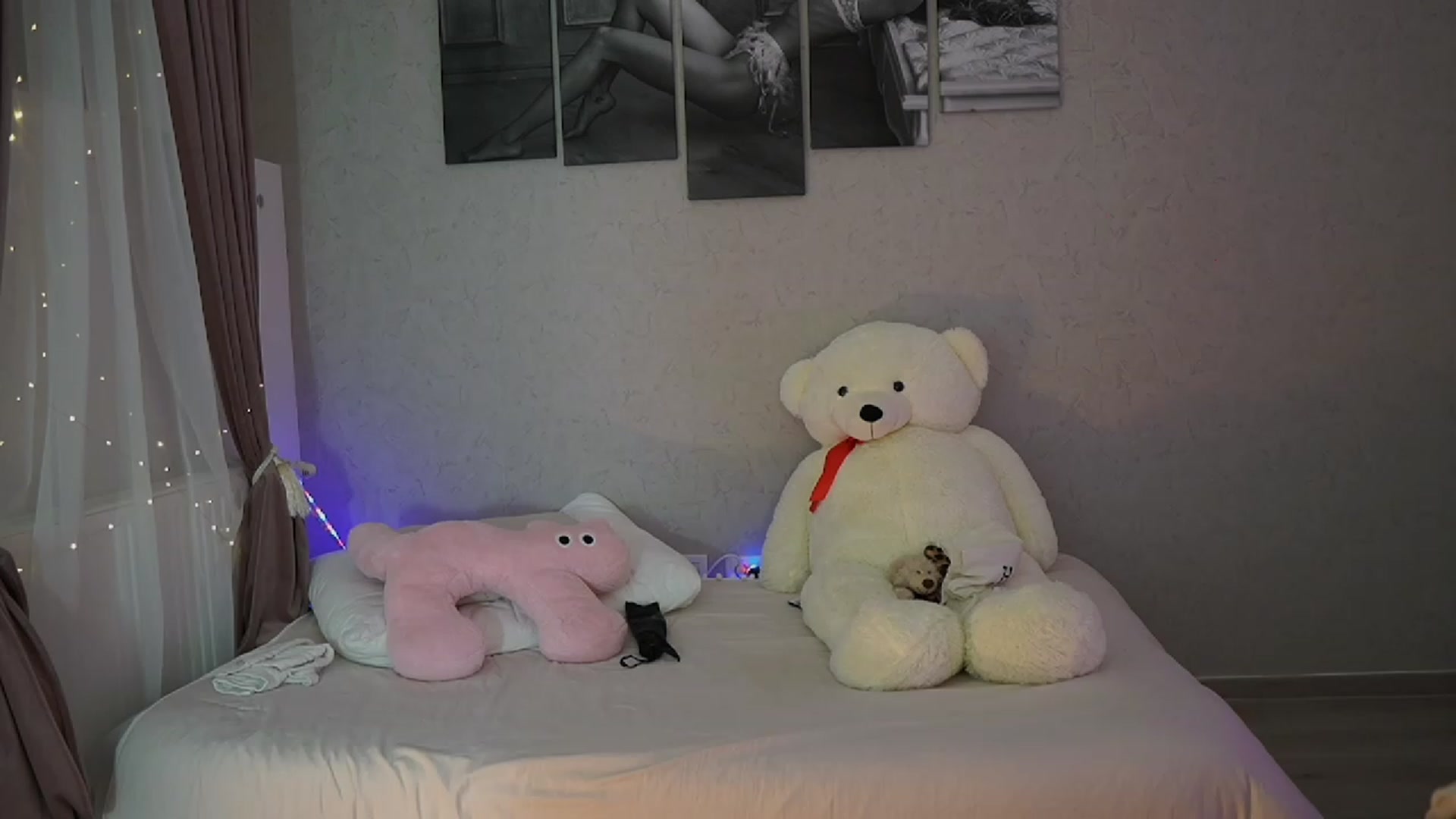 Gallery image thumbnail from RileyReid_18's myfreecams stream on, 11/16/2023, 14:29 image 14 of 20