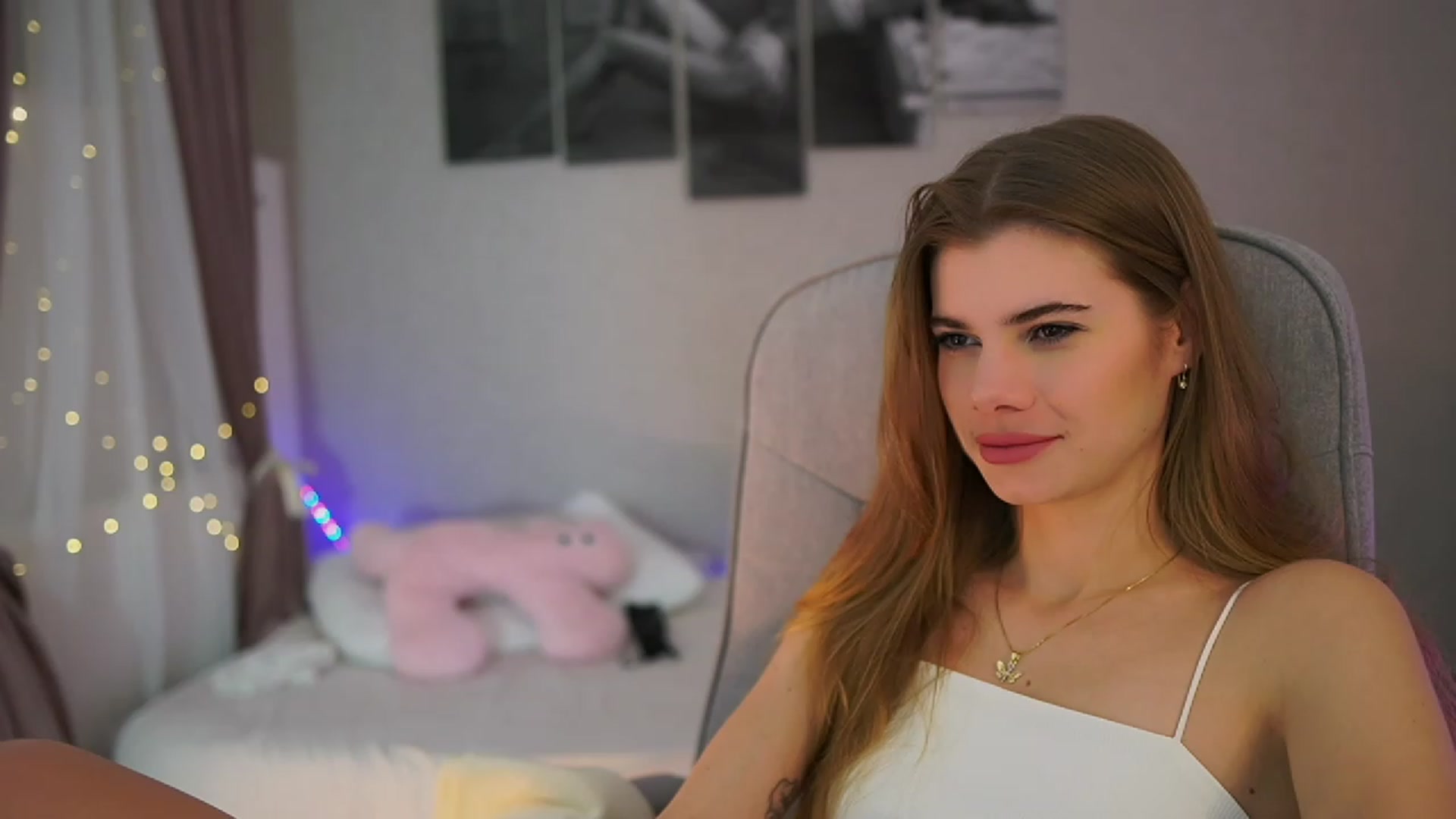 Gallery image thumbnail from RileyReid_18's myfreecams stream on, 11/16/2023, 14:29 image 6 of 20