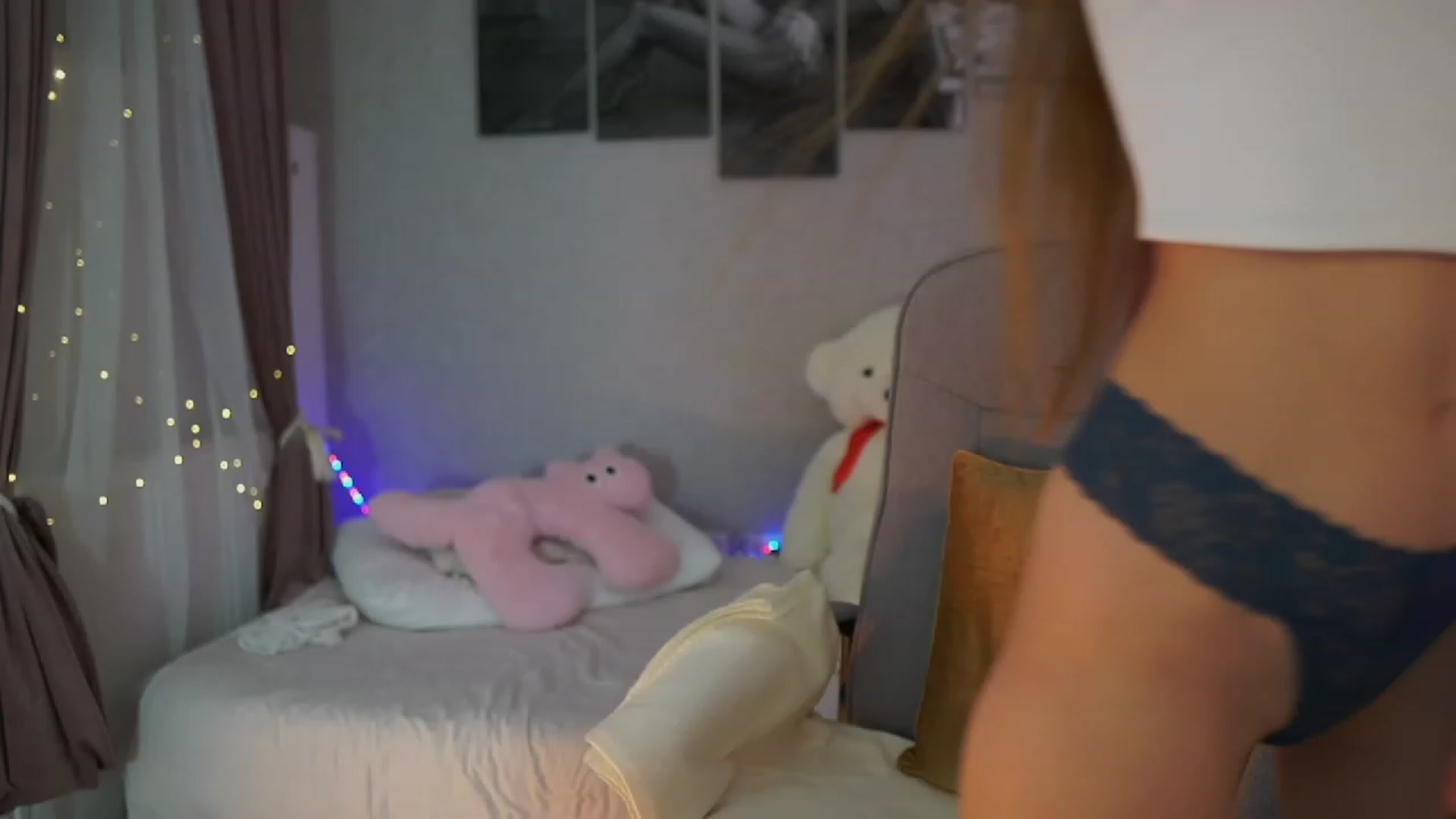 Gallery image thumbnail from RileyReid_18's myfreecams stream on, 11/16/2023, 16:14 image 1 of 20