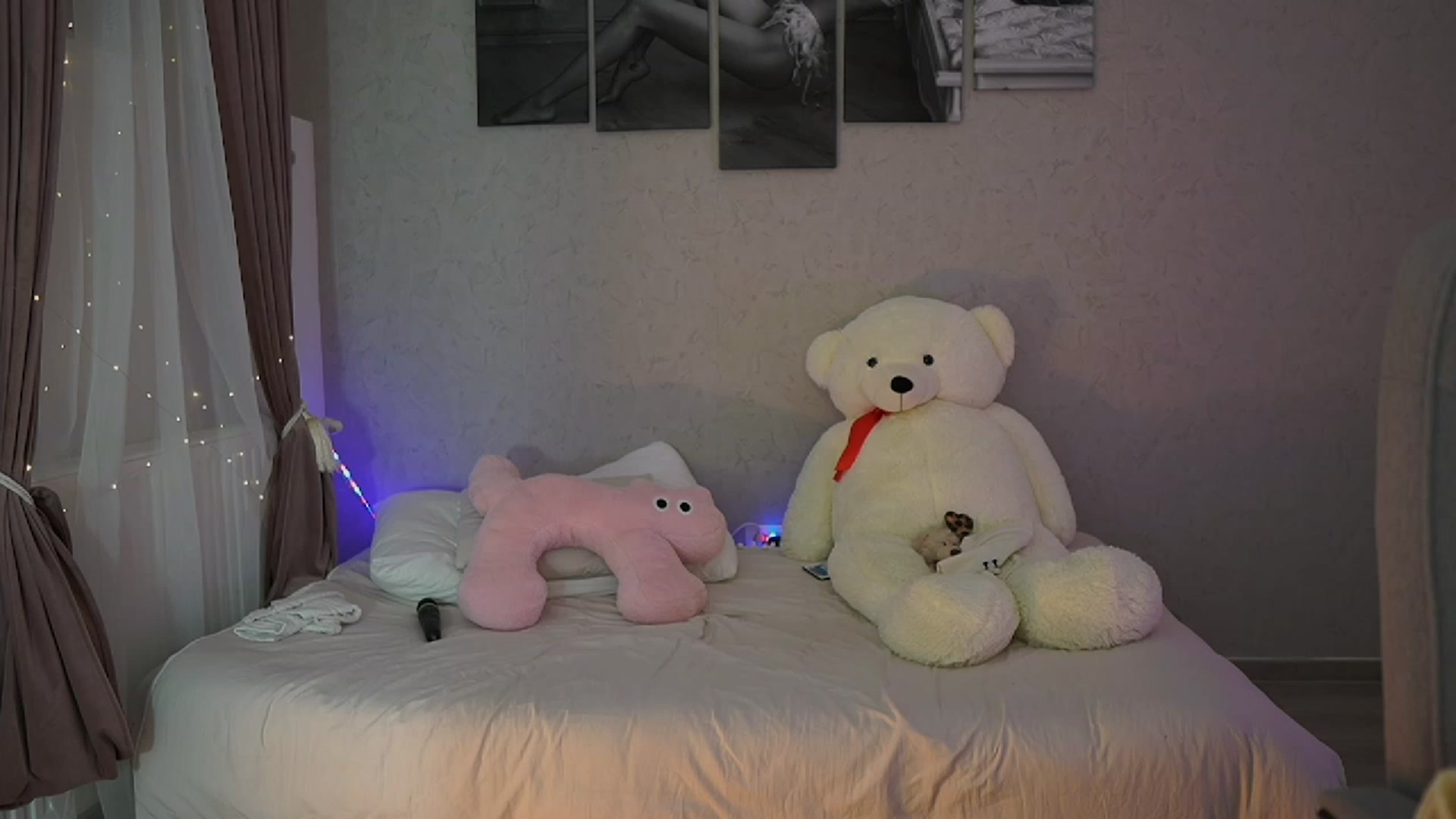 Gallery image thumbnail from RileyReid_18's myfreecams stream on, 11/17/2023, 16:06 image 2 of 20