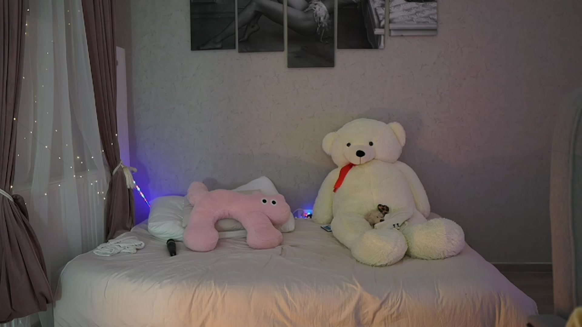 Gallery image thumbnail from RileyReid_18's myfreecams stream on, 11/17/2023, 16:06 image 1 of 20