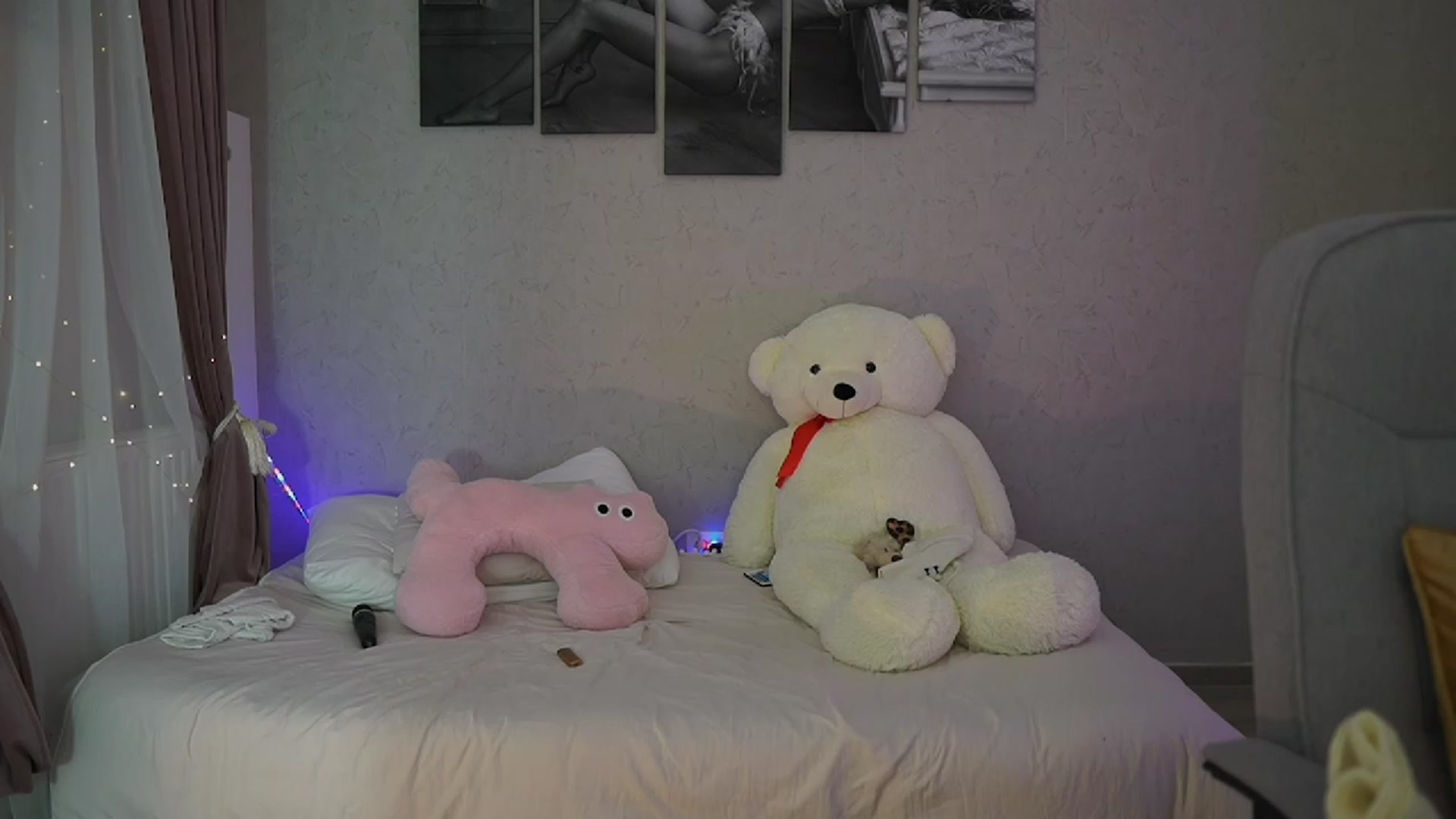 Gallery image thumbnail from RileyReid_18's myfreecams stream on, 11/17/2023, 16:50 image 8 of 20